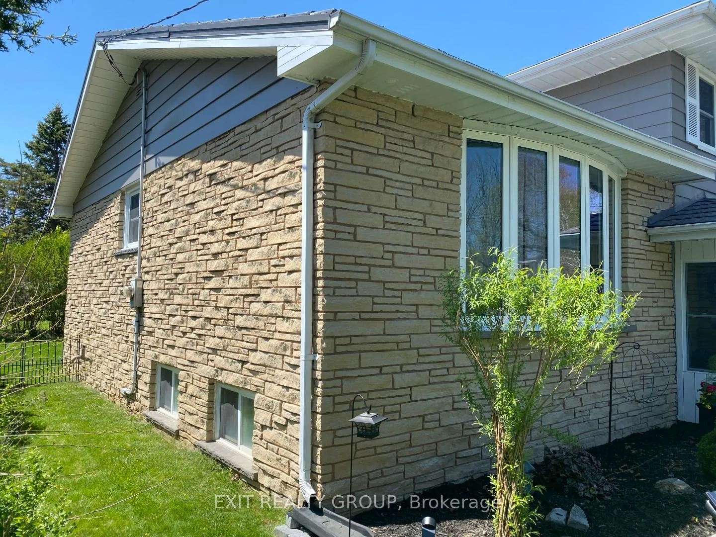 Photo 6 of 22 Joyce Crescent, Belleville, Belleville Ward — HOMEH