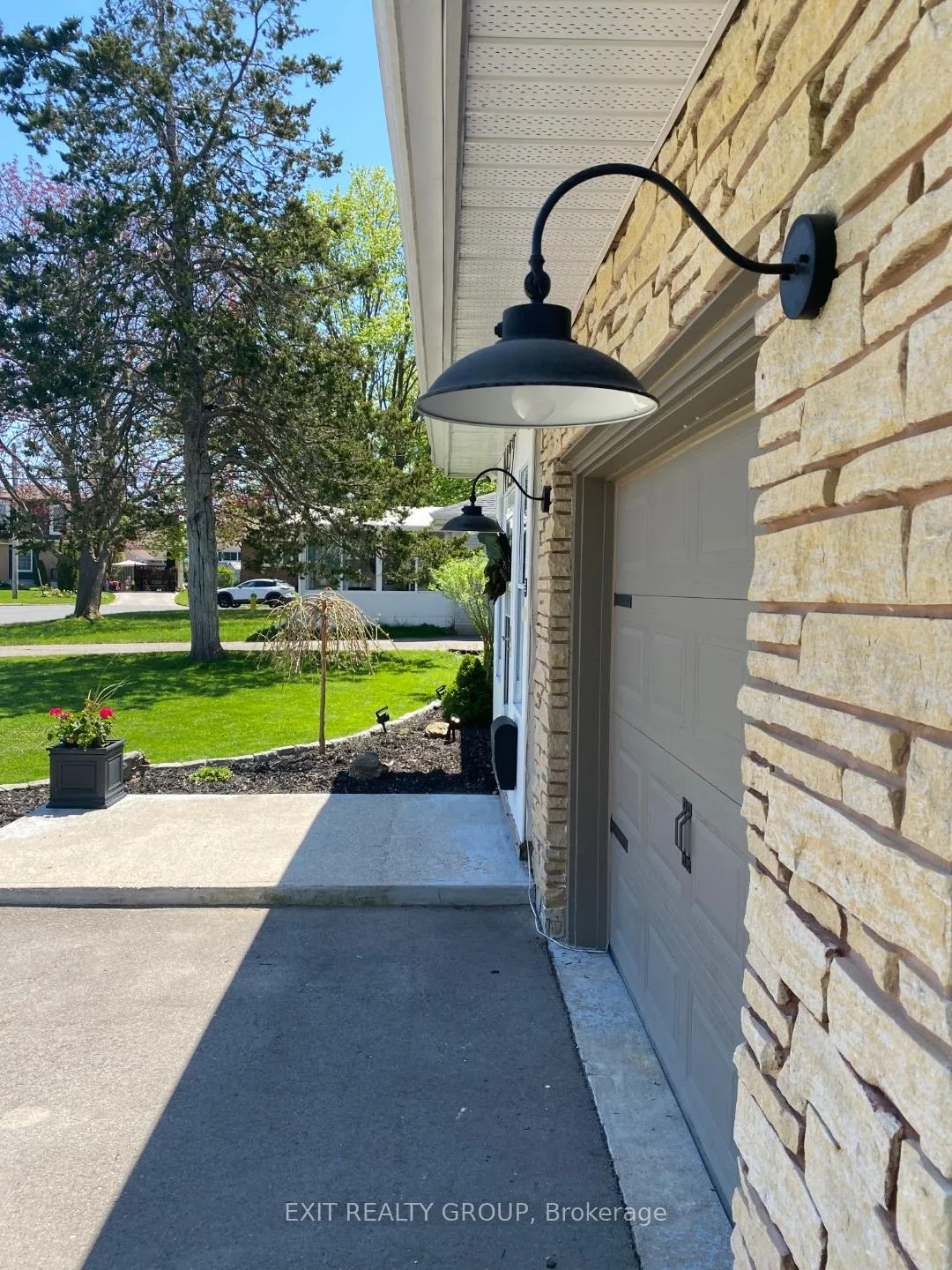 Photo 8 of 22 Joyce Crescent, Belleville, Belleville Ward — HOMEH