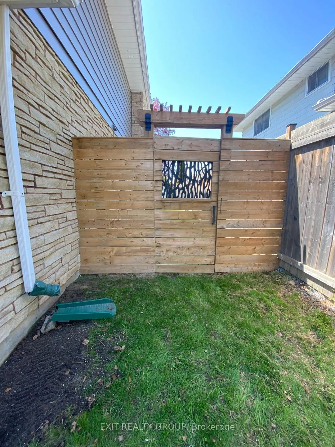 Photo 9 of 22 Joyce Crescent, Belleville, Belleville Ward — HOMEH