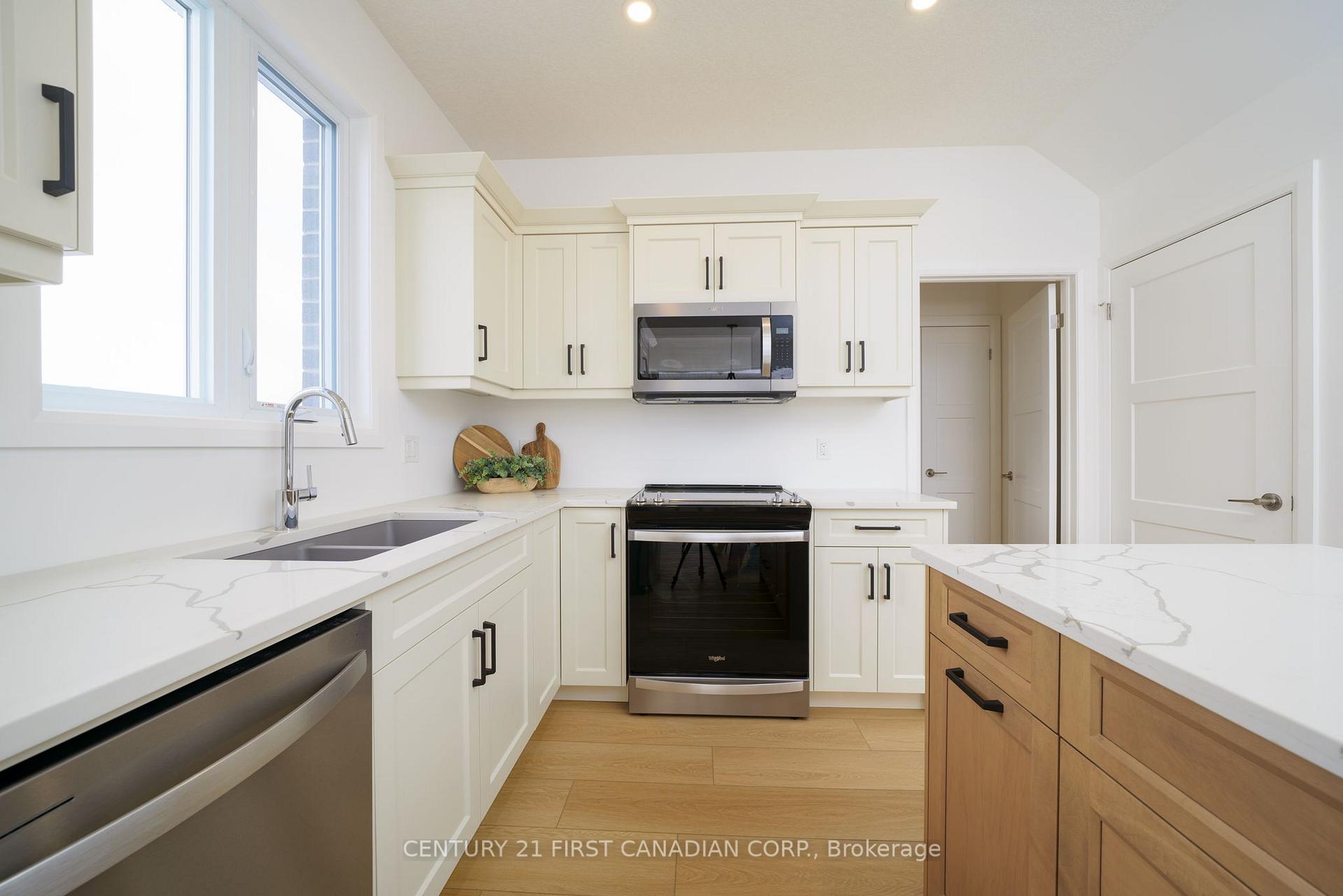 Photo 10 of 115 Atkinson Street, North Middlesex, Ailsa Craig — HOMEH