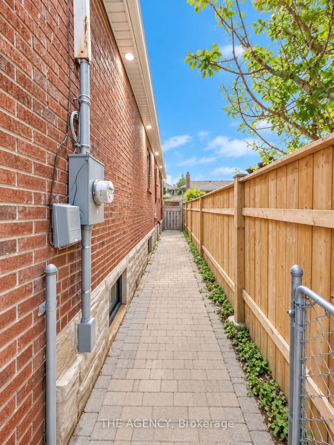 Photo 2 of Unit Basement, 6 Azrock Road, North York, Rustic — HOMEH