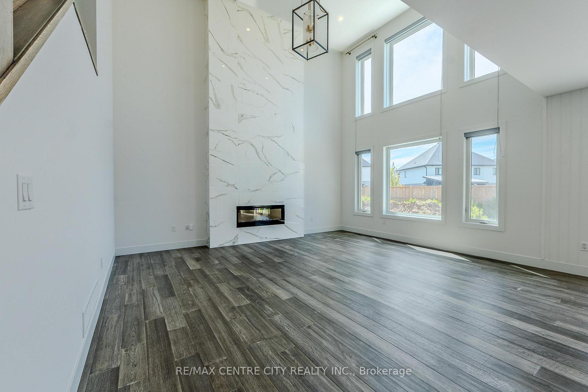 Photo 3 of 7290 Silver Creek Circle, London, South V — HOMEH
