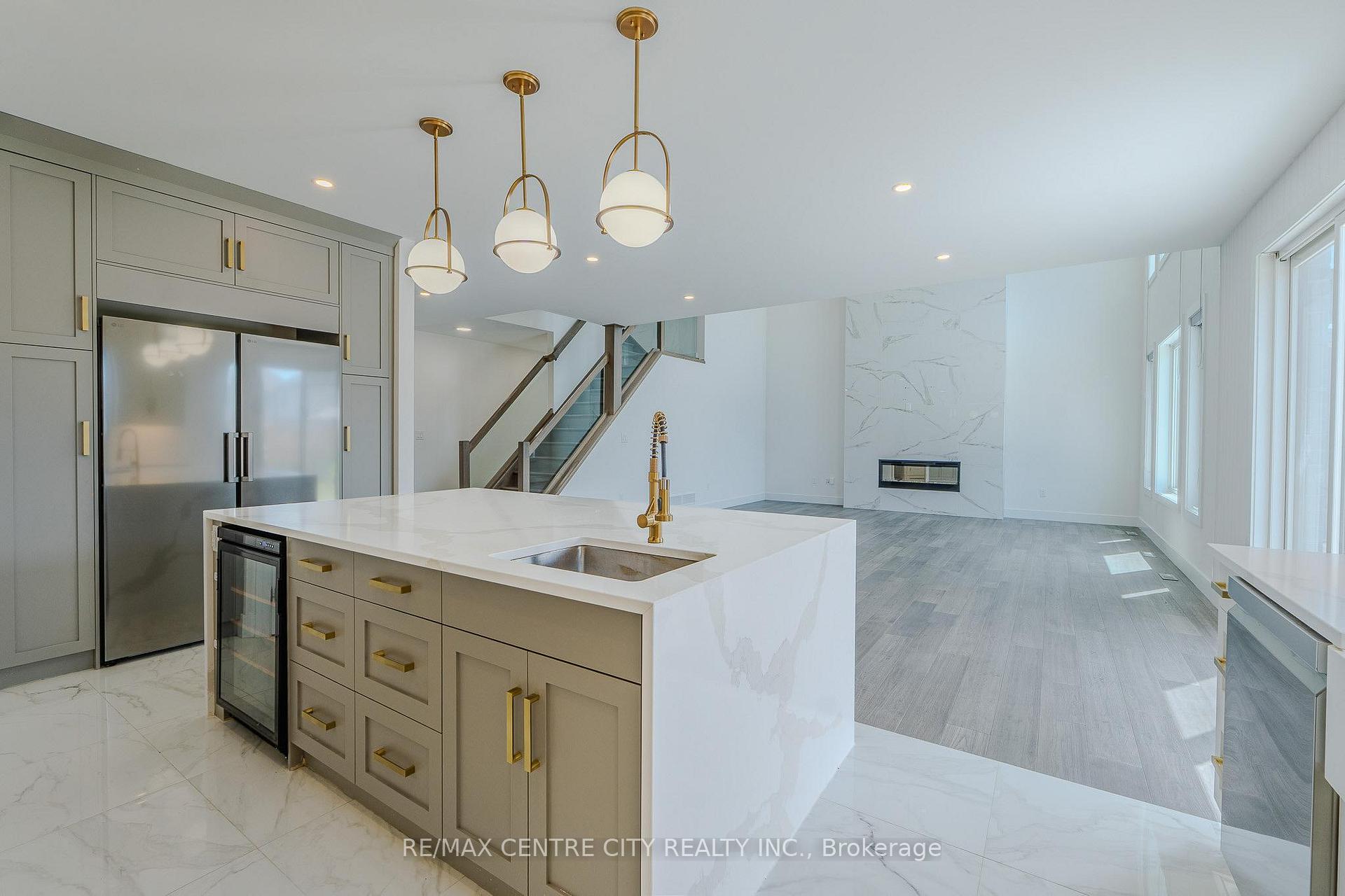 Photo 6 of 7290 Silver Creek Circle, London, South V — HOMEH
