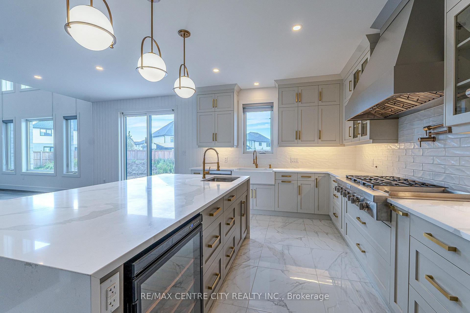 Photo 8 of 7290 Silver Creek Circle, London, South V — HOMEH