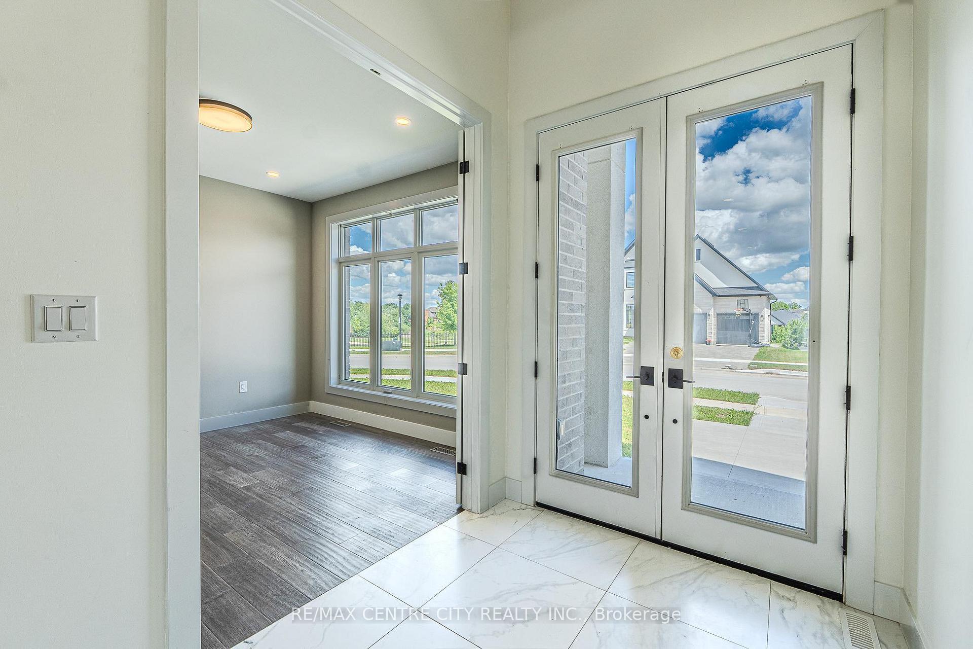 Photo 9 of 7290 Silver Creek Circle, London, South V — HOMEH