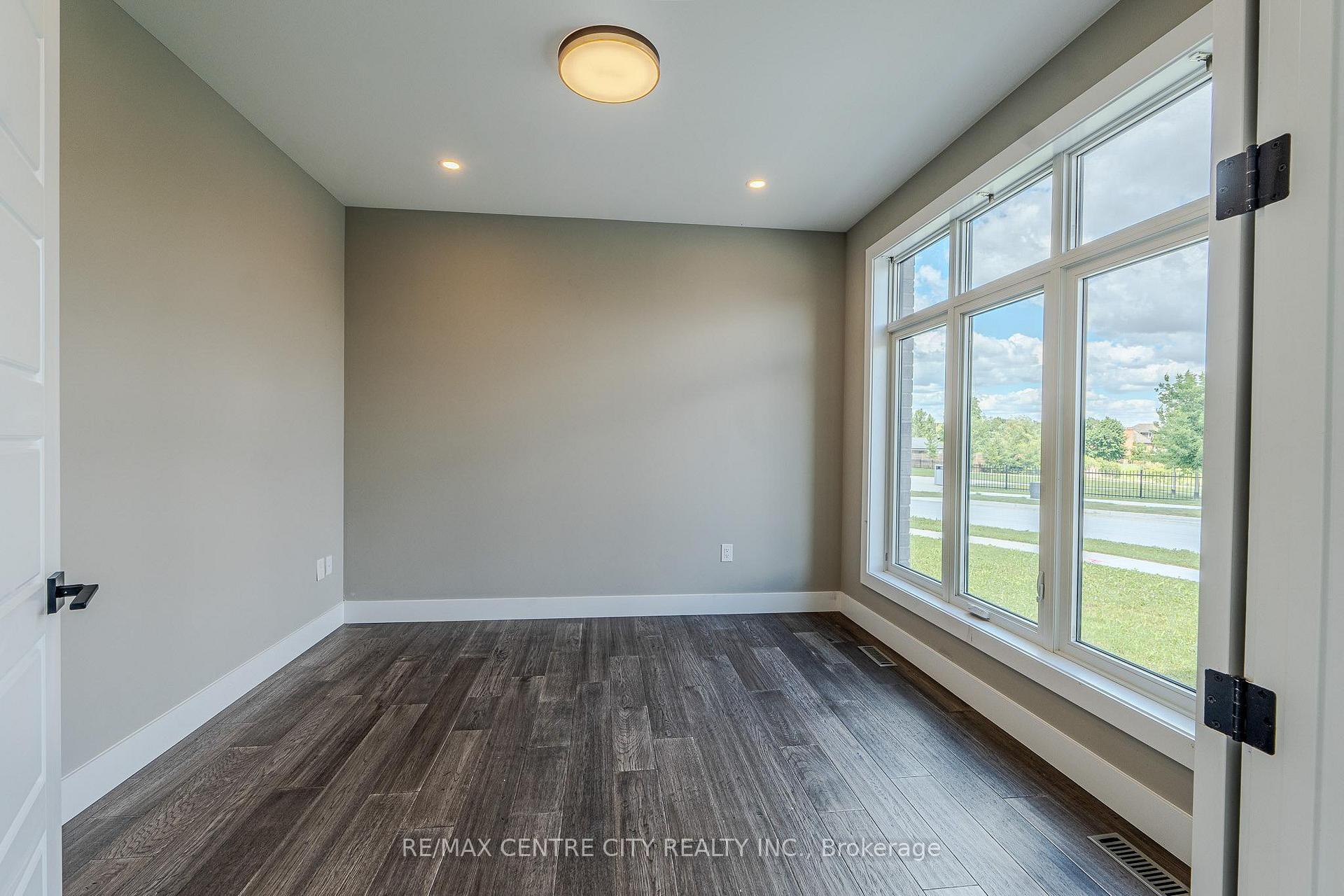 Photo 10 of 7290 Silver Creek Circle, London, South V — HOMEH