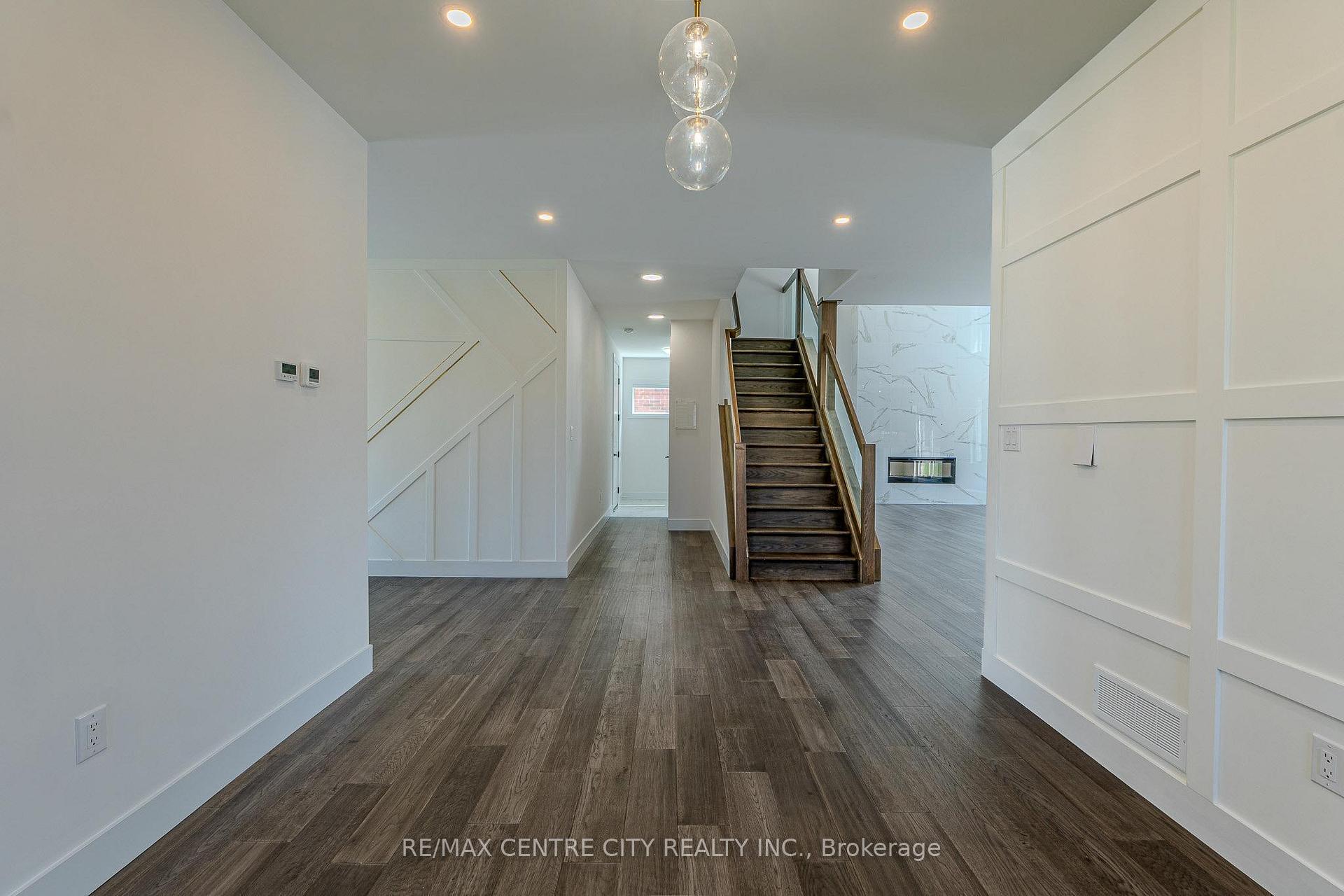 Photo 15 of 7290 Silver Creek Circle, London, South V — HOMEH