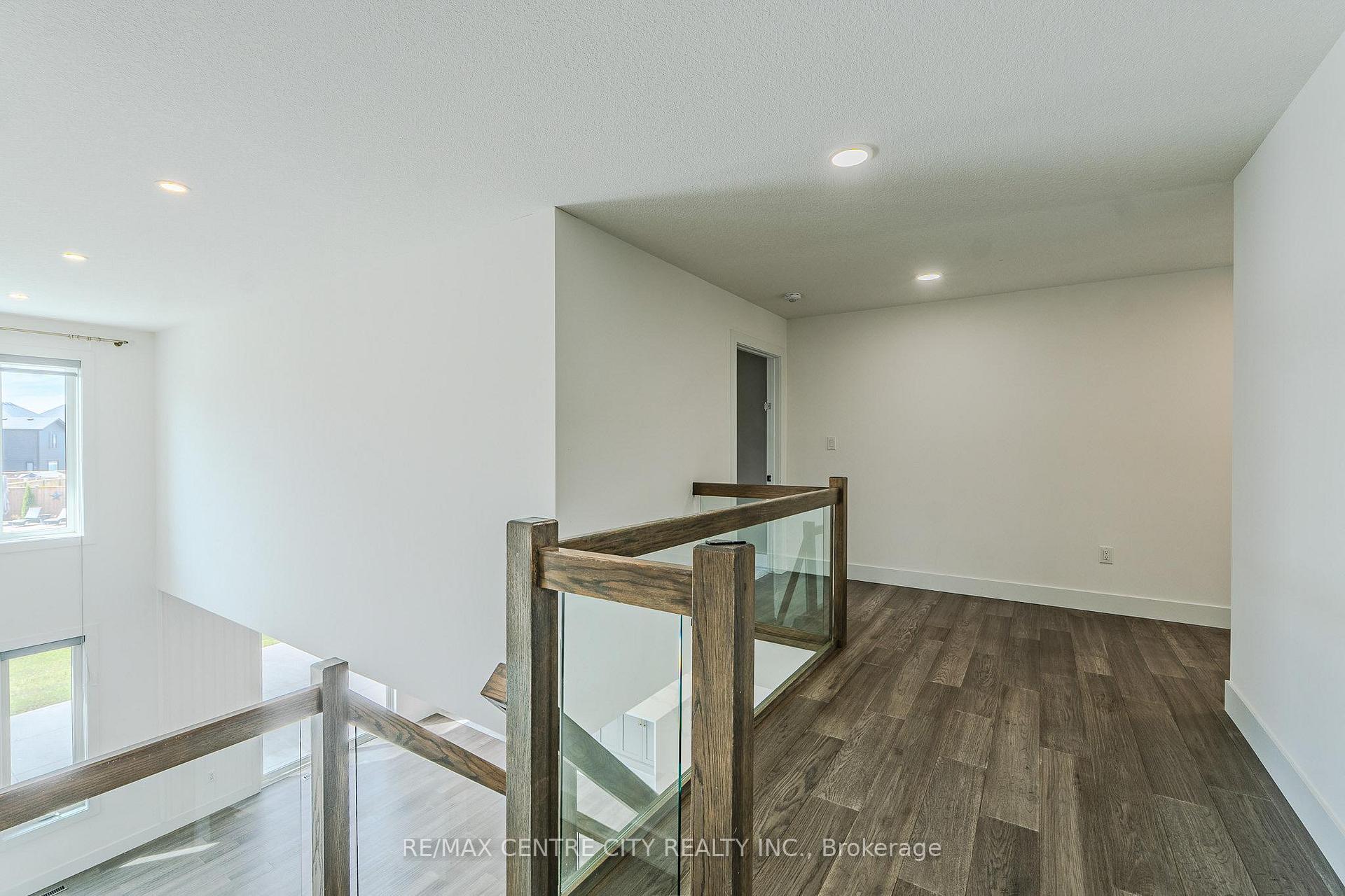 Photo 18 of 7290 Silver Creek Circle, London, South V — HOMEH