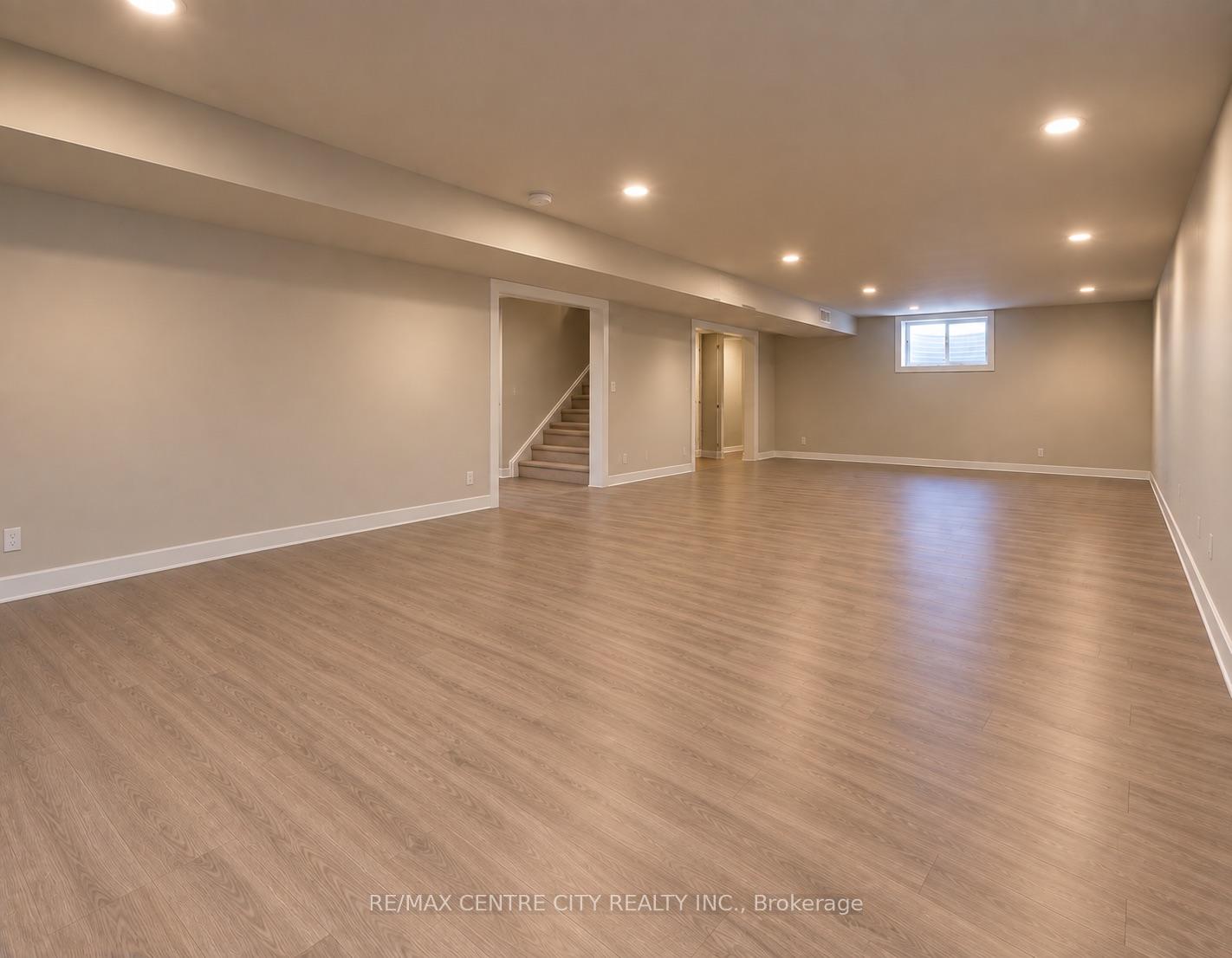 Photo 36 of 7290 Silver Creek Circle, London, South V — HOMEH
