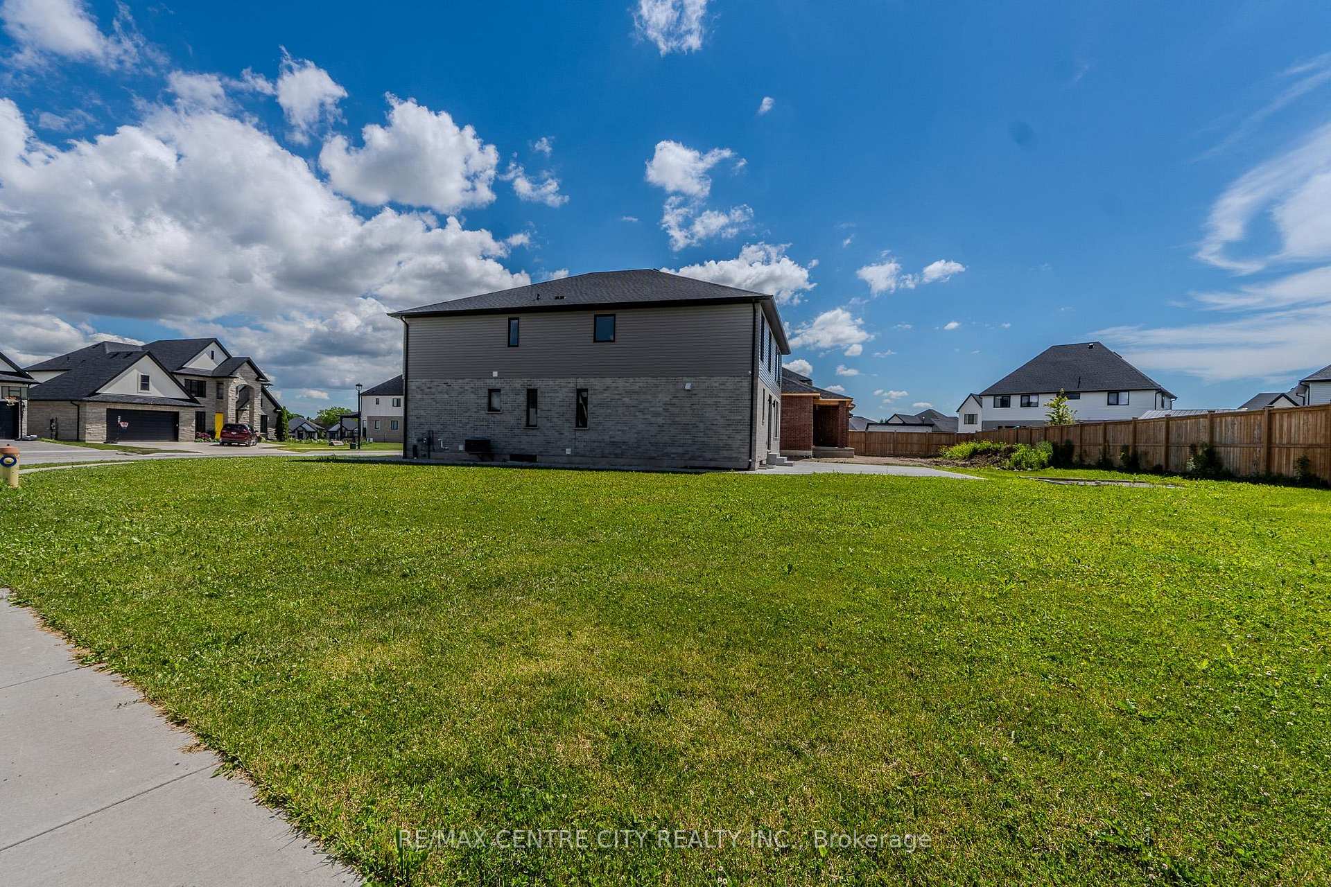 Photo 39 of 7290 Silver Creek Circle, London, South V — HOMEH