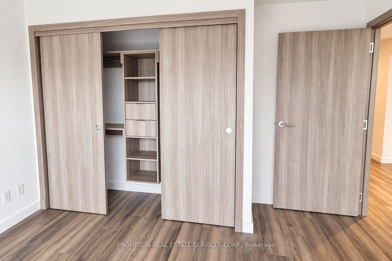 Photo 7 of Unit 911, 25 Mcmahon Drive, North York, Bayview Village — HOMEH