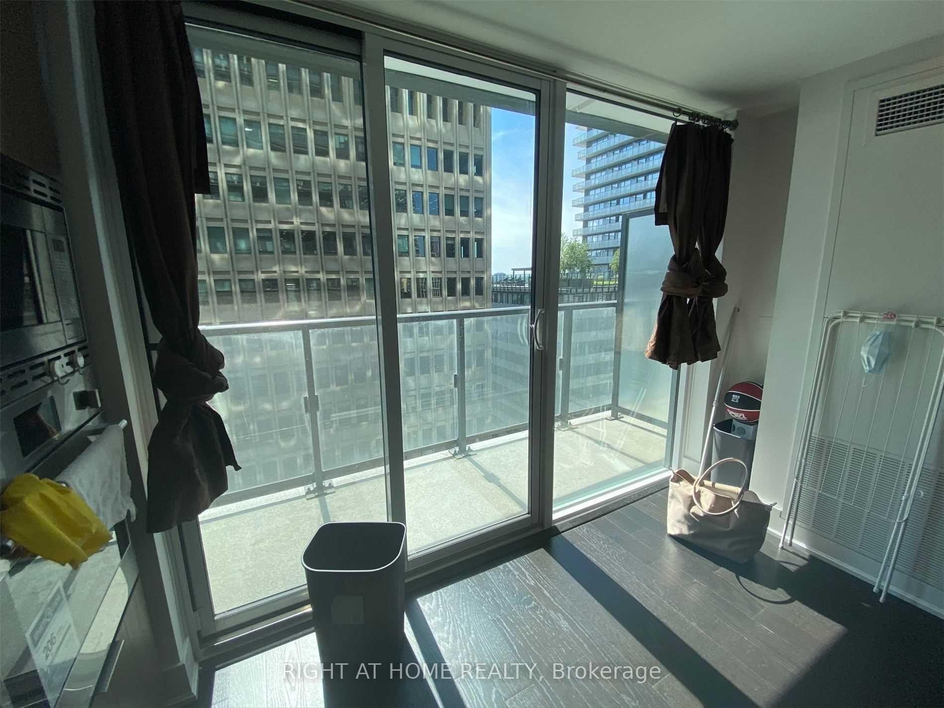 Photo of Unit 1612, 955 Bay Street
