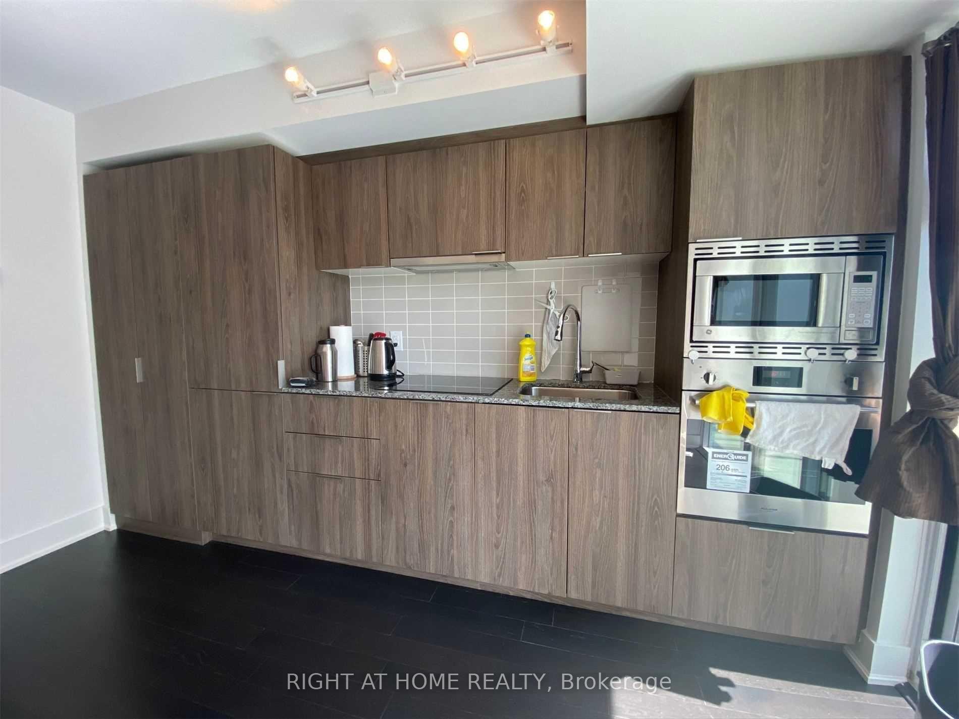 Photo 3 of Unit 1612, 955 Bay Street, Toronto, Bay Street Corridor — HOMEH