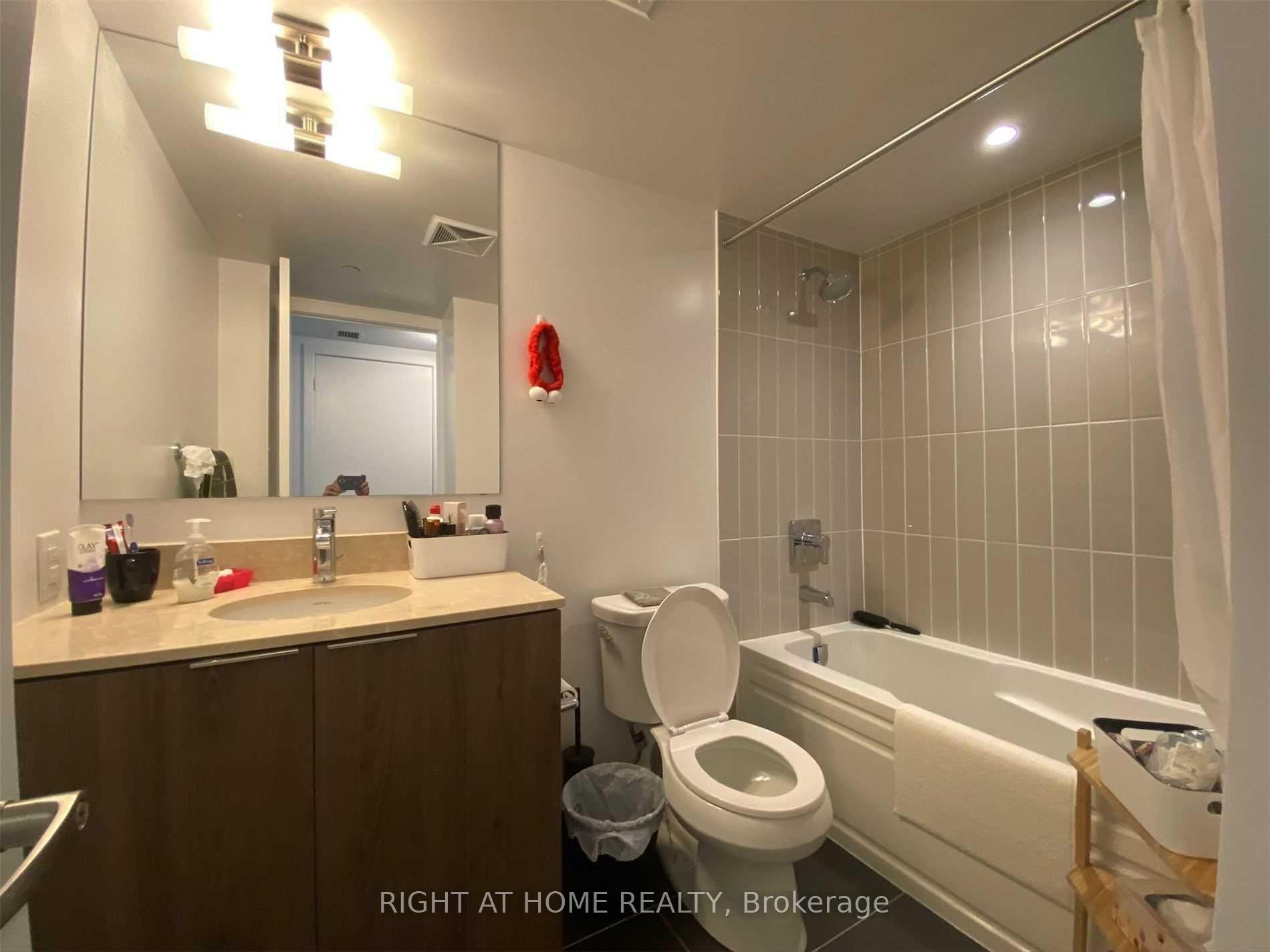 Photo 12 of Unit 1612, 955 Bay Street, Toronto, Bay Street Corridor — HOMEH