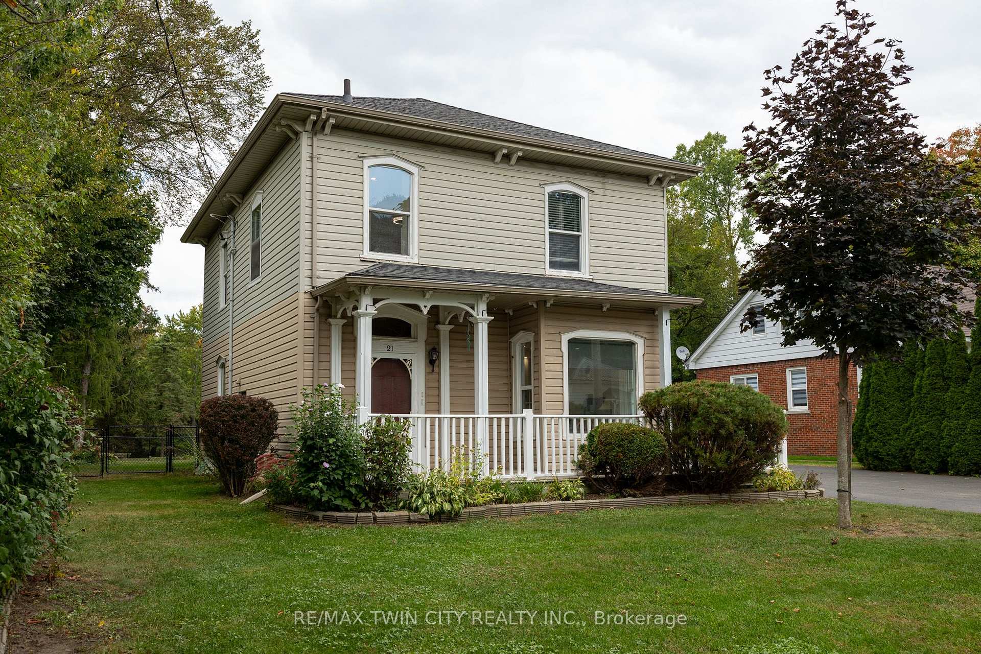 Photo 3 of 21 Mccall Street, Norfolk, Simcoe — HOMEH