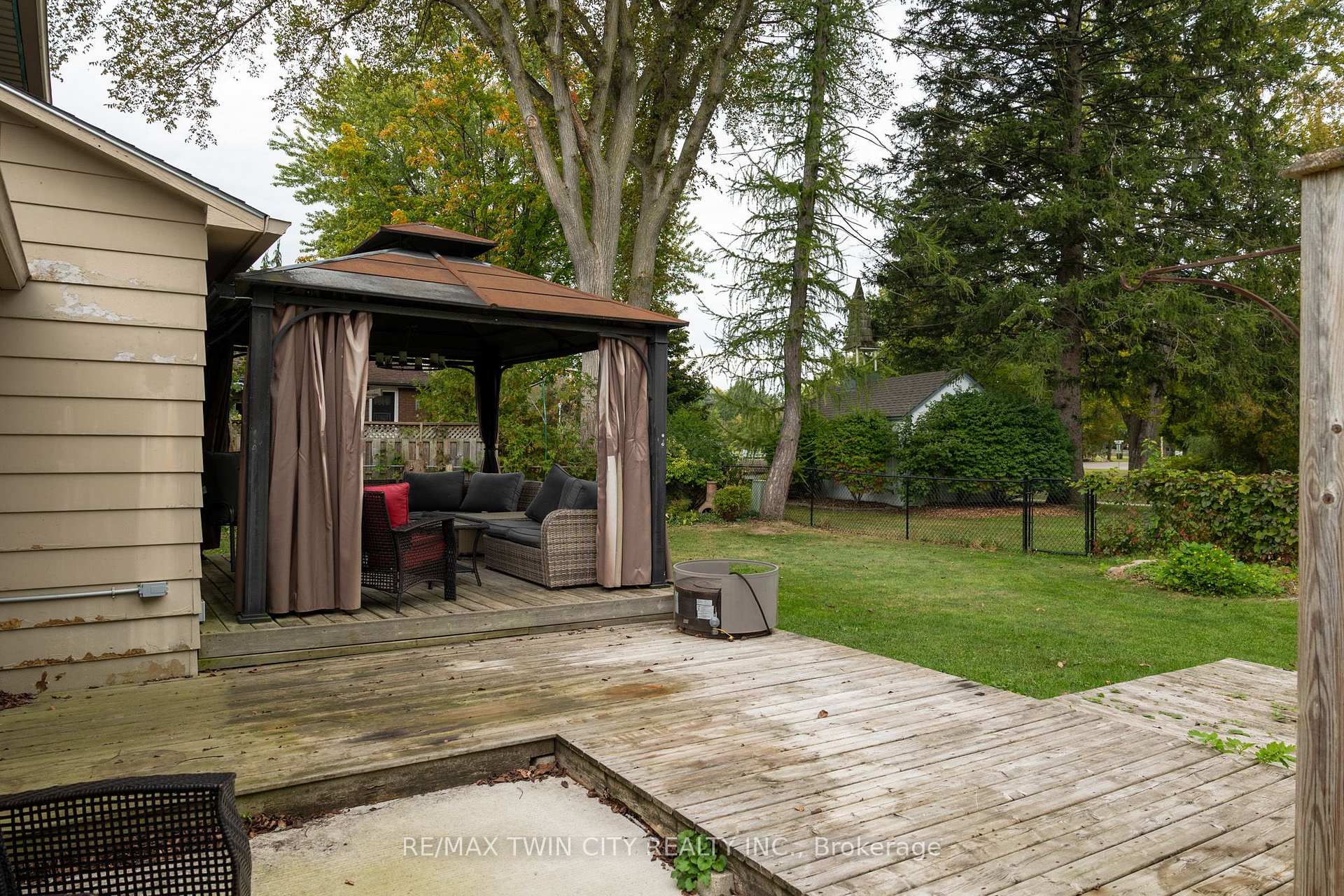 Photo 5 of 21 Mccall Street, Norfolk, Simcoe — HOMEH