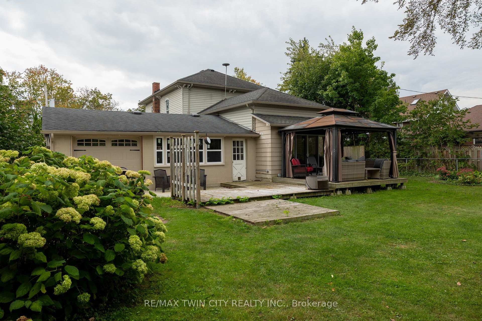 Photo 6 of 21 Mccall Street, Norfolk, Simcoe — HOMEH