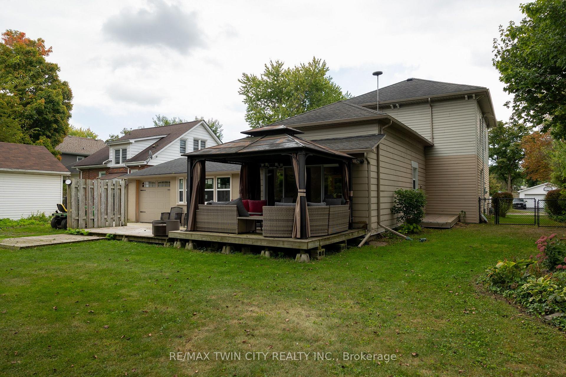 Photo 7 of 21 Mccall Street, Norfolk, Simcoe — HOMEH
