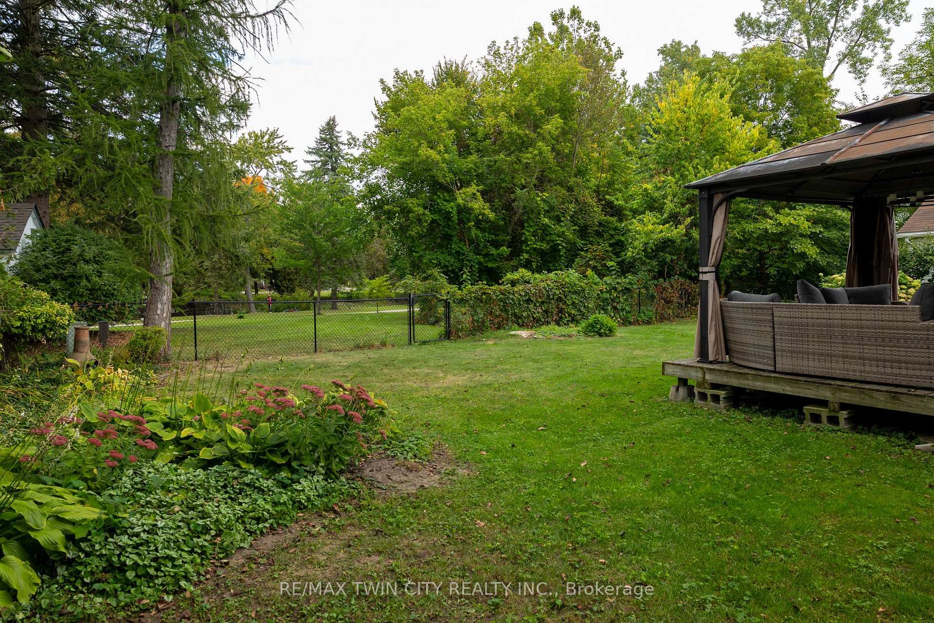Photo 8 of 21 Mccall Street, Norfolk, Simcoe — HOMEH