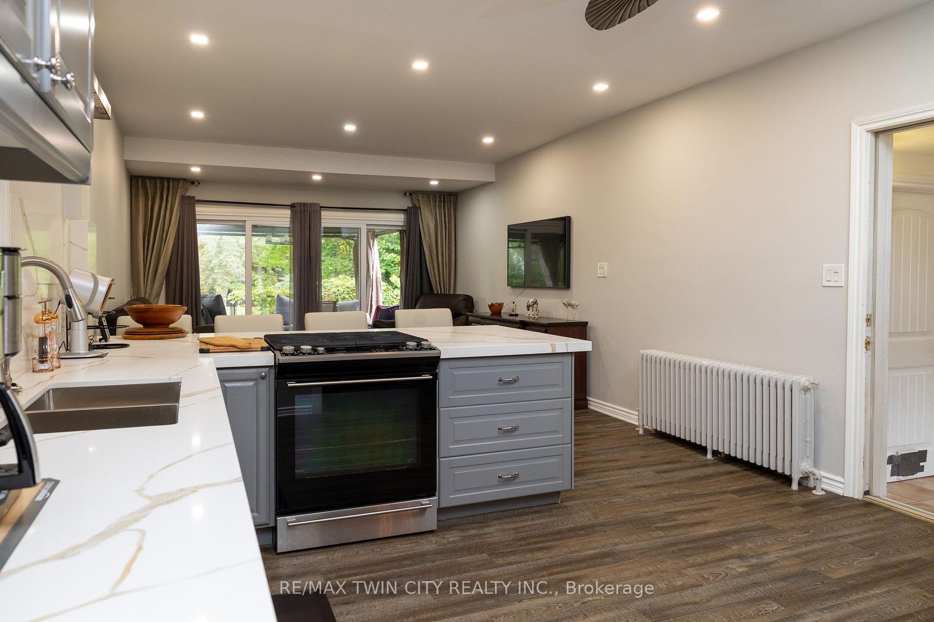 Photo 10 of 21 Mccall Street, Norfolk, Simcoe — HOMEH