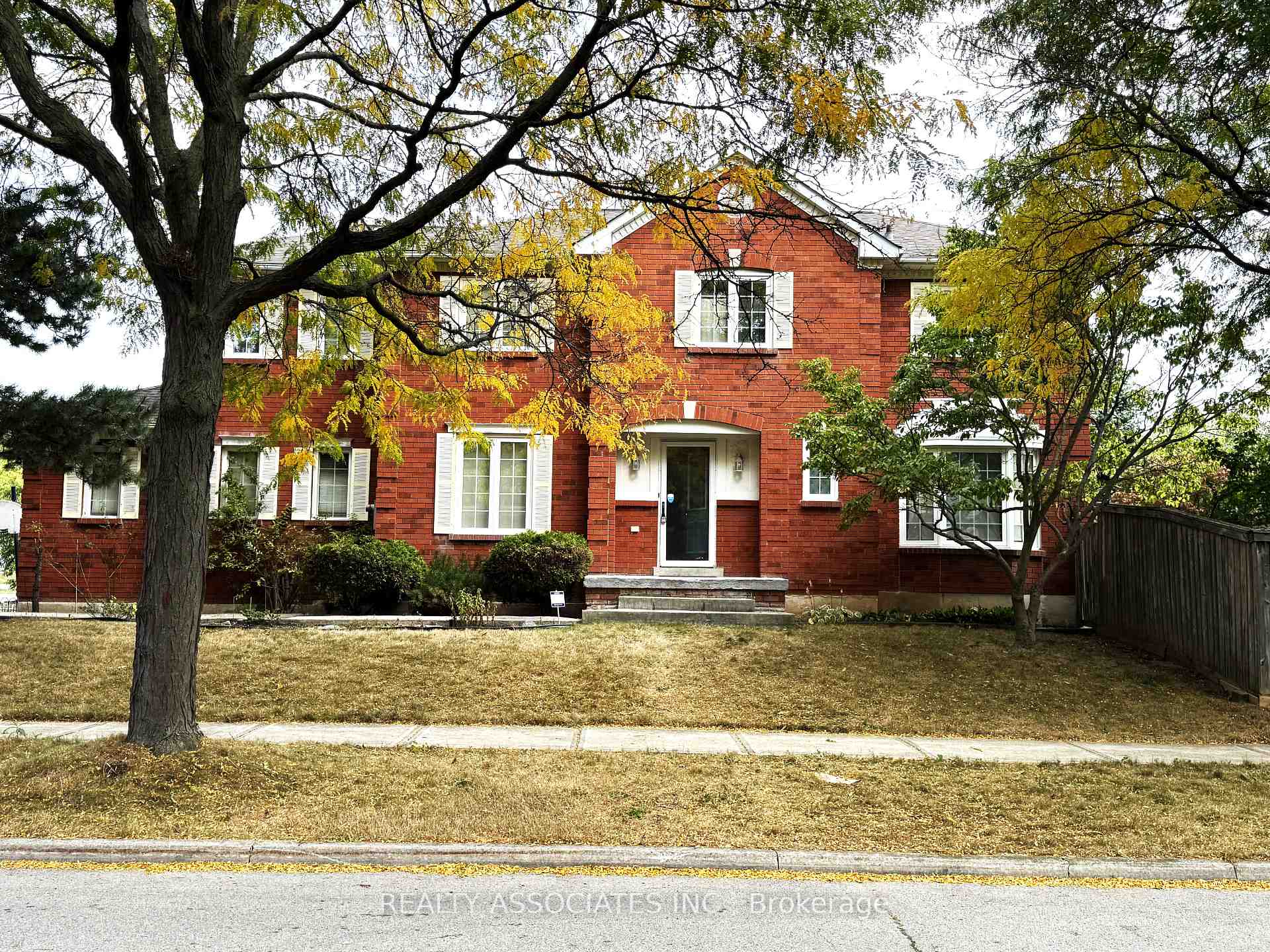 Photo 1 of 5577 Haddon Hall Road, Mississauga, Central Erin Mills — HOMEH