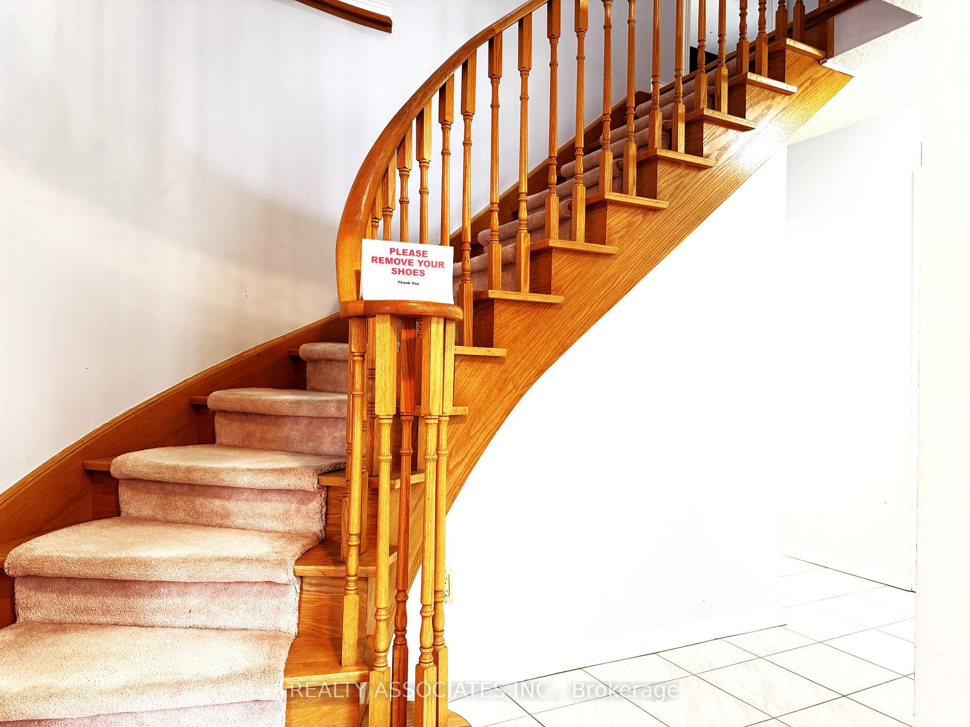 Photo 3 of 5577 Haddon Hall Road, Mississauga, Central Erin Mills — HOMEH
