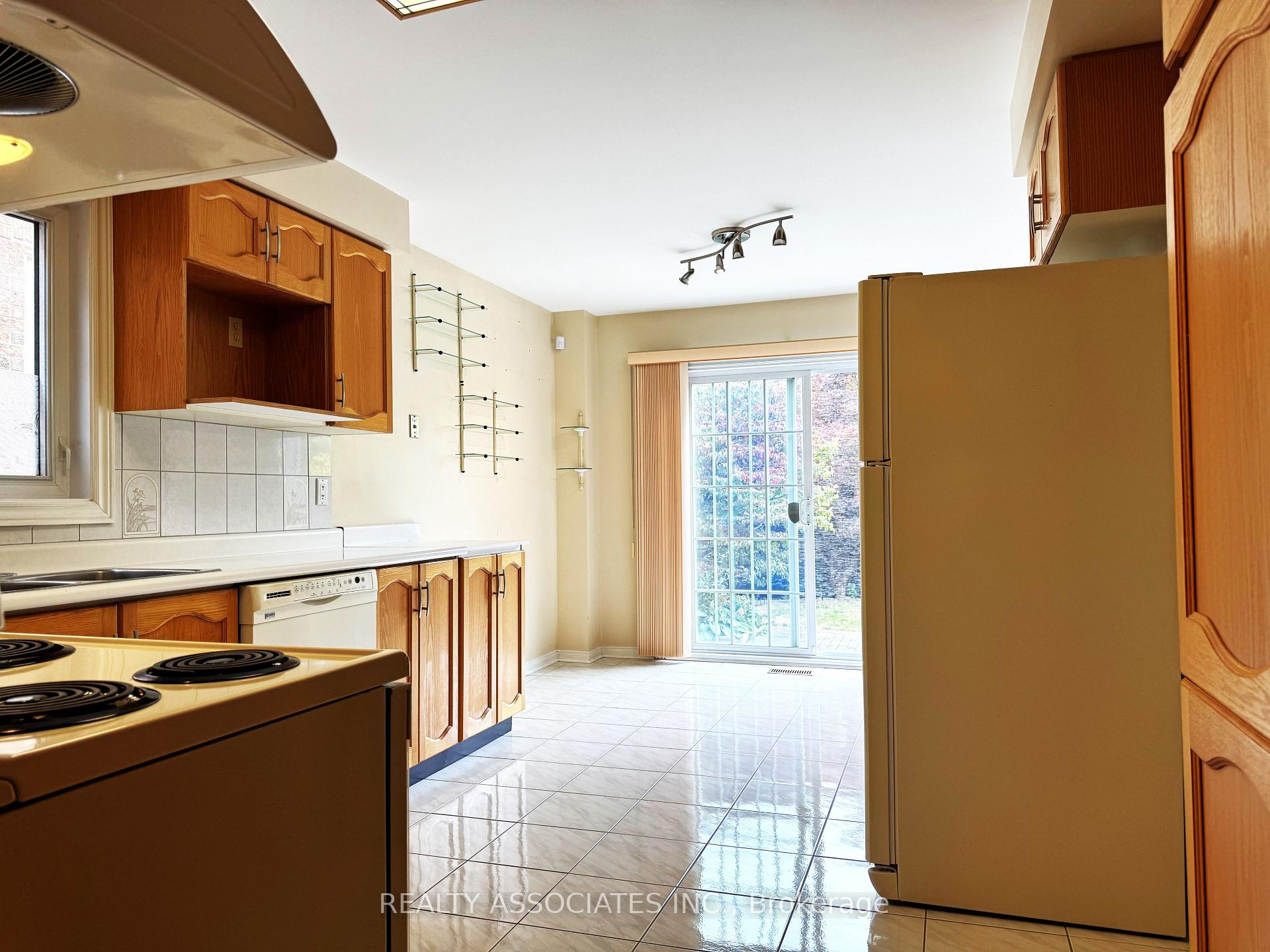 Photo 4 of 5577 Haddon Hall Road, Mississauga, Central Erin Mills — HOMEH