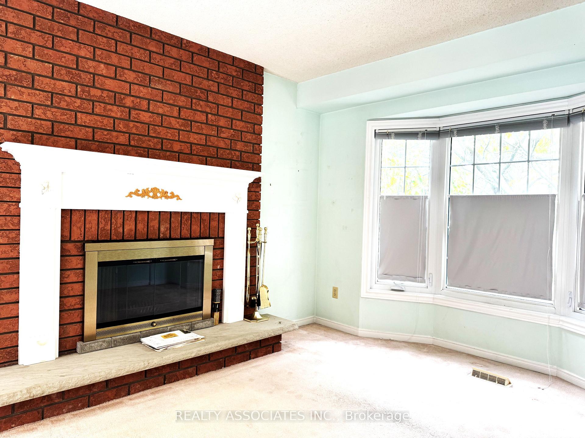 Photo 5 of 5577 Haddon Hall Road, Mississauga, Central Erin Mills — HOMEH