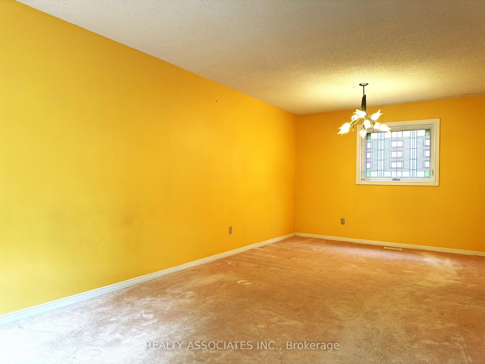 Photo 7 of 5577 Haddon Hall Road, Mississauga, Central Erin Mills — HOMEH