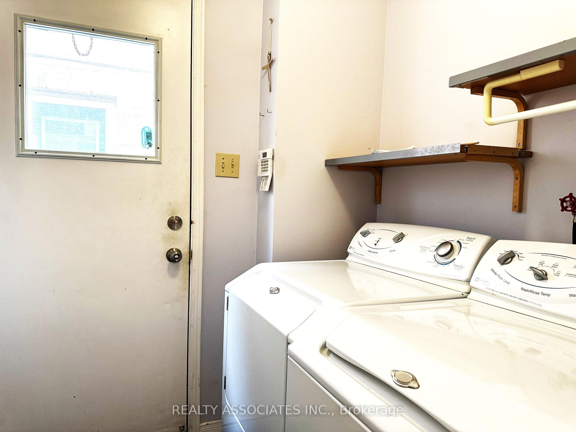 Photo 9 of 5577 Haddon Hall Road, Mississauga, Central Erin Mills — HOMEH