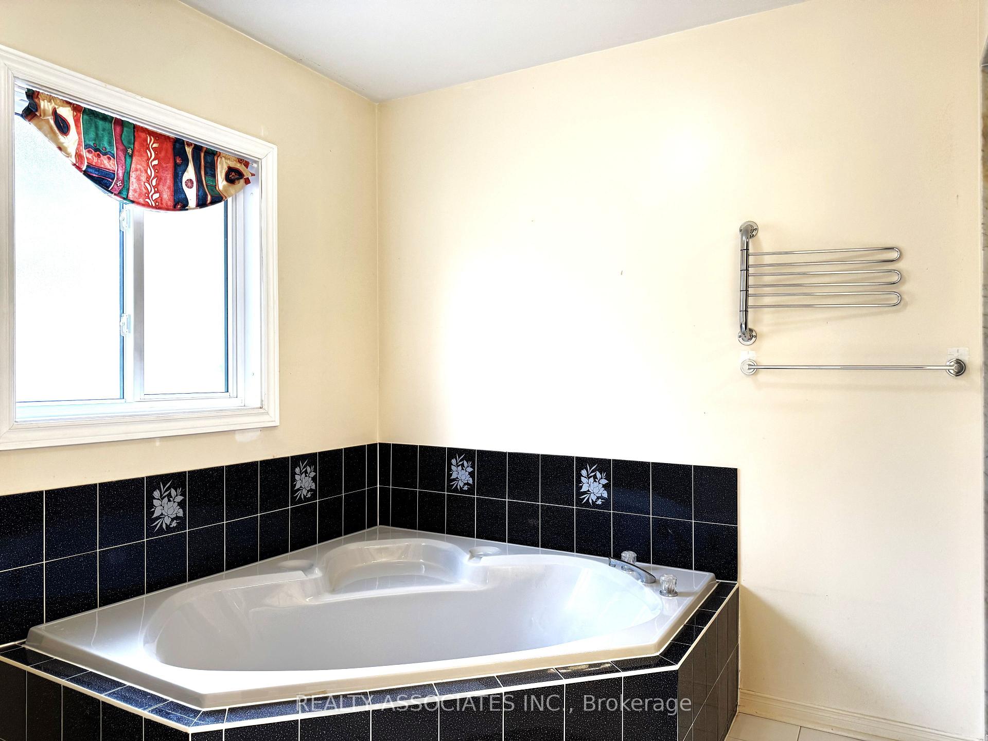 Photo 14 of 5577 Haddon Hall Road, Mississauga, Central Erin Mills — HOMEH