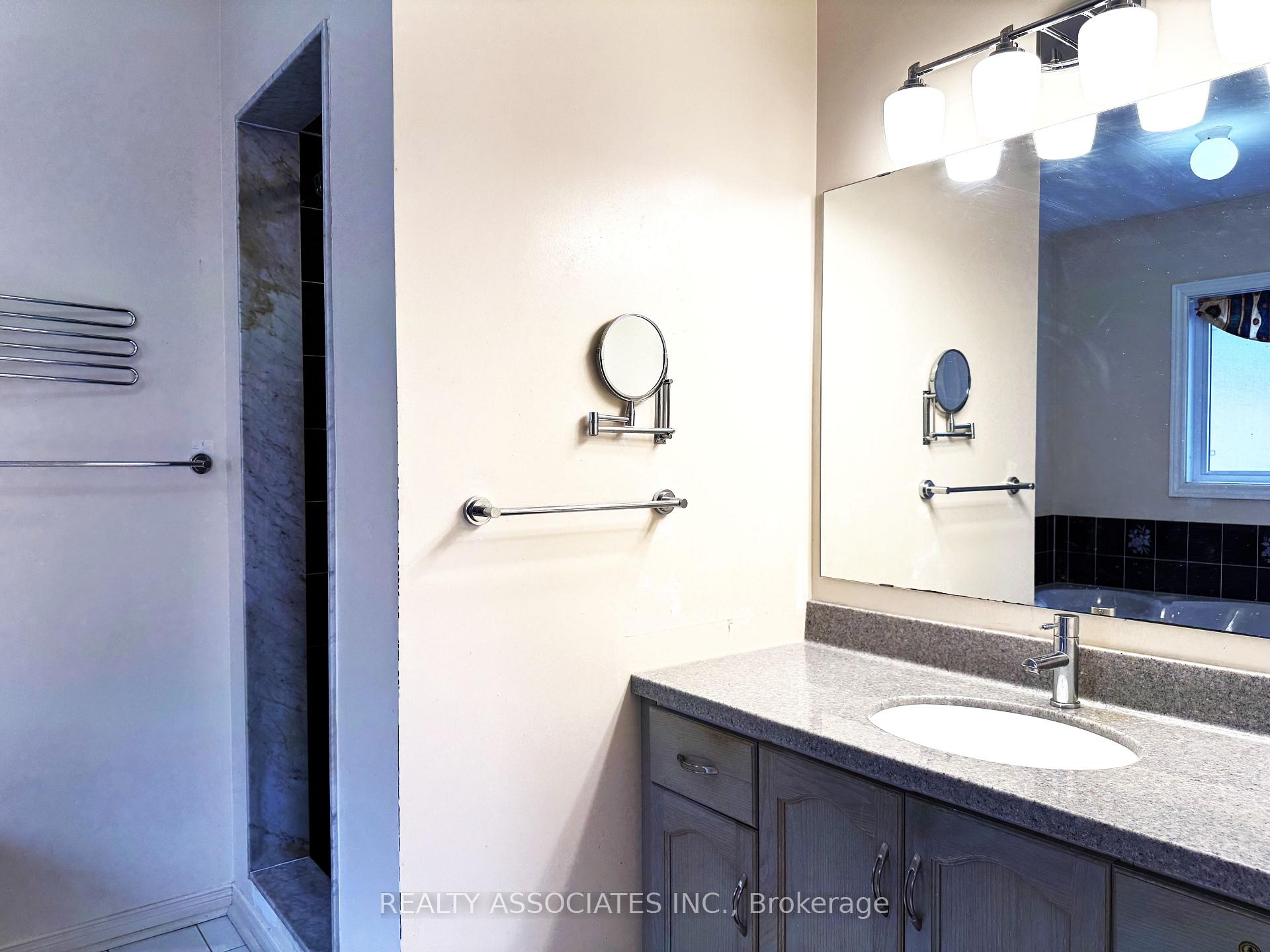 Photo 15 of 5577 Haddon Hall Road, Mississauga, Central Erin Mills — HOMEH