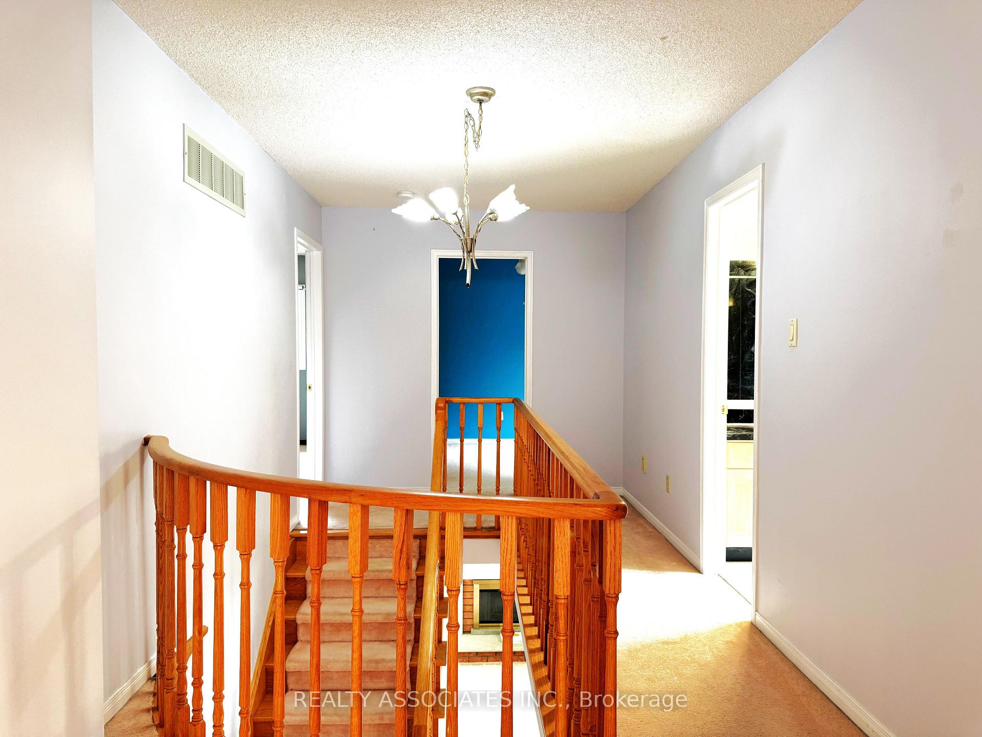 Photo 18 of 5577 Haddon Hall Road, Mississauga, Central Erin Mills — HOMEH