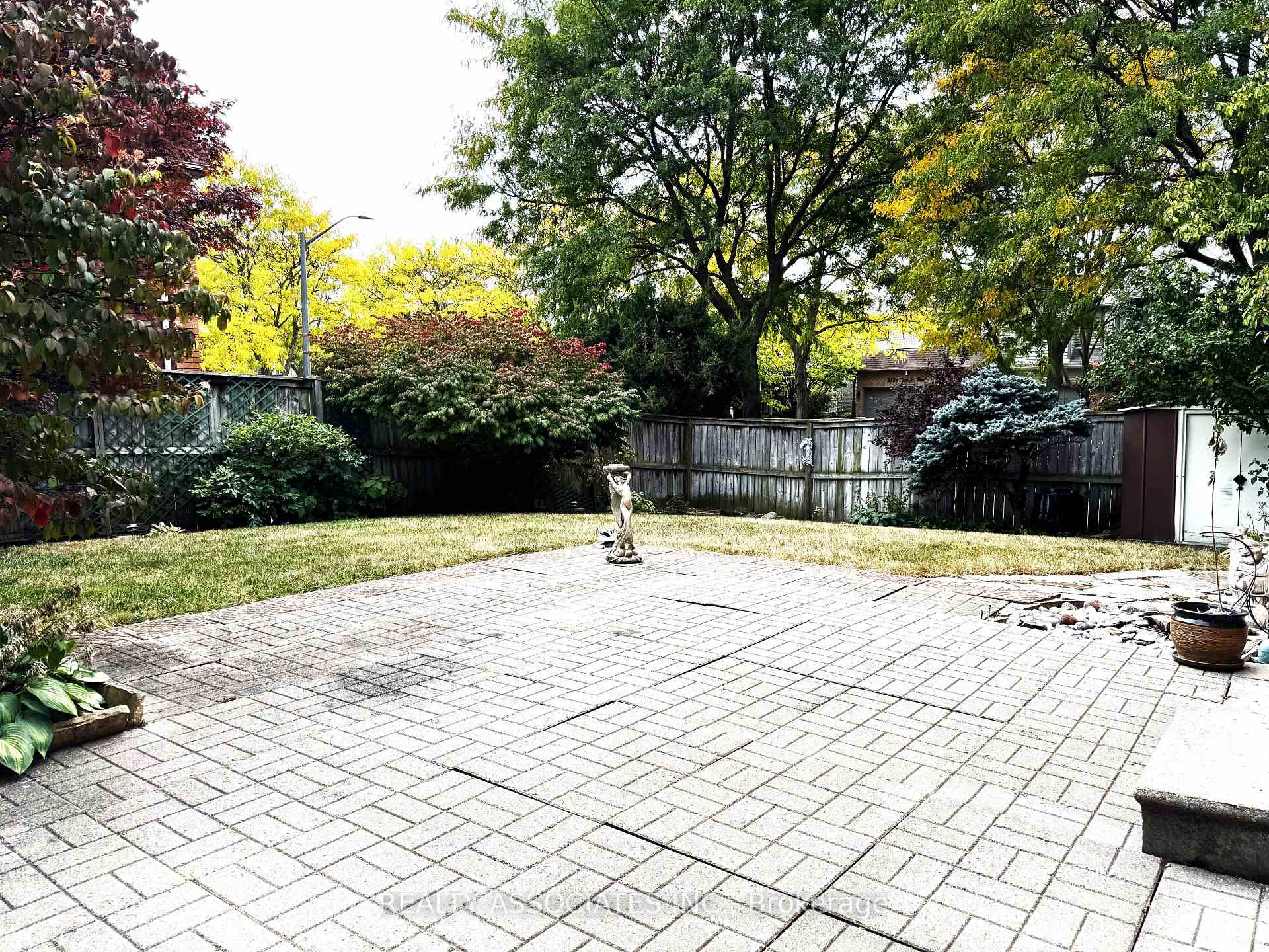 Photo 19 of 5577 Haddon Hall Road, Mississauga, Central Erin Mills — HOMEH