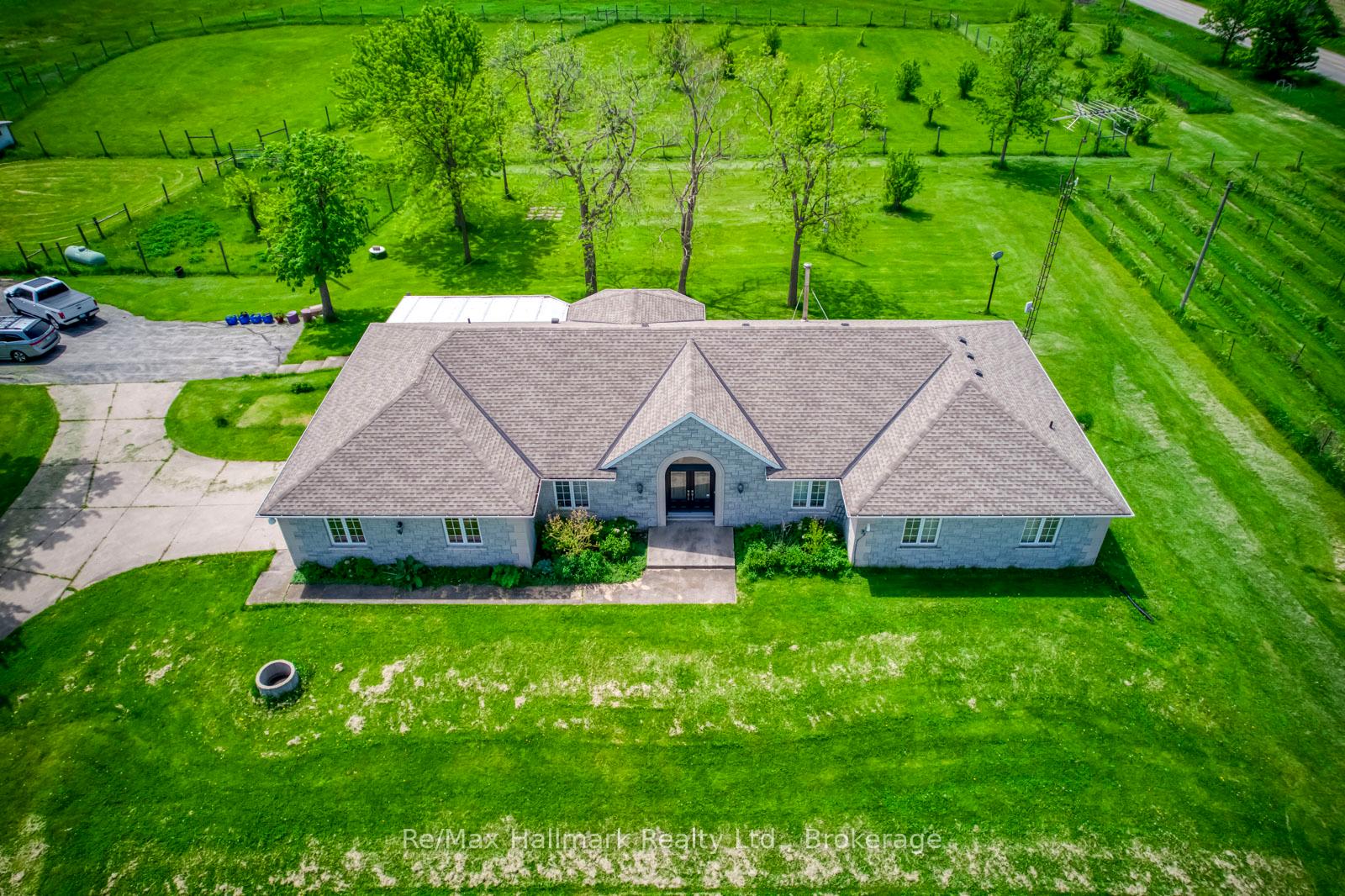 Photo 2 of 232 Eighth Road E, Hamilton, Rural Stoney Creek — HOMEH