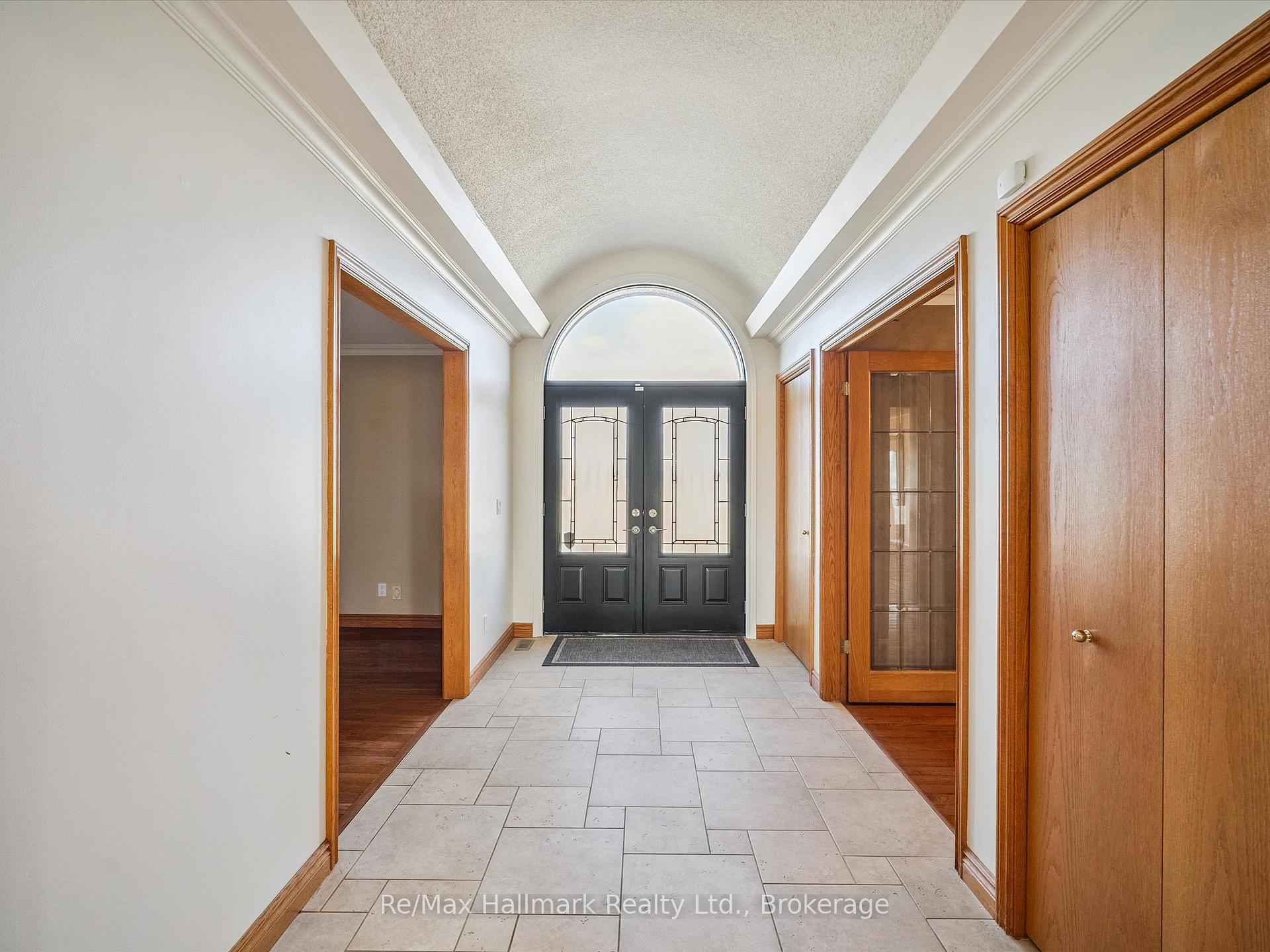 Photo 10 of 232 Eighth Road E, Hamilton, Rural Stoney Creek — HOMEH