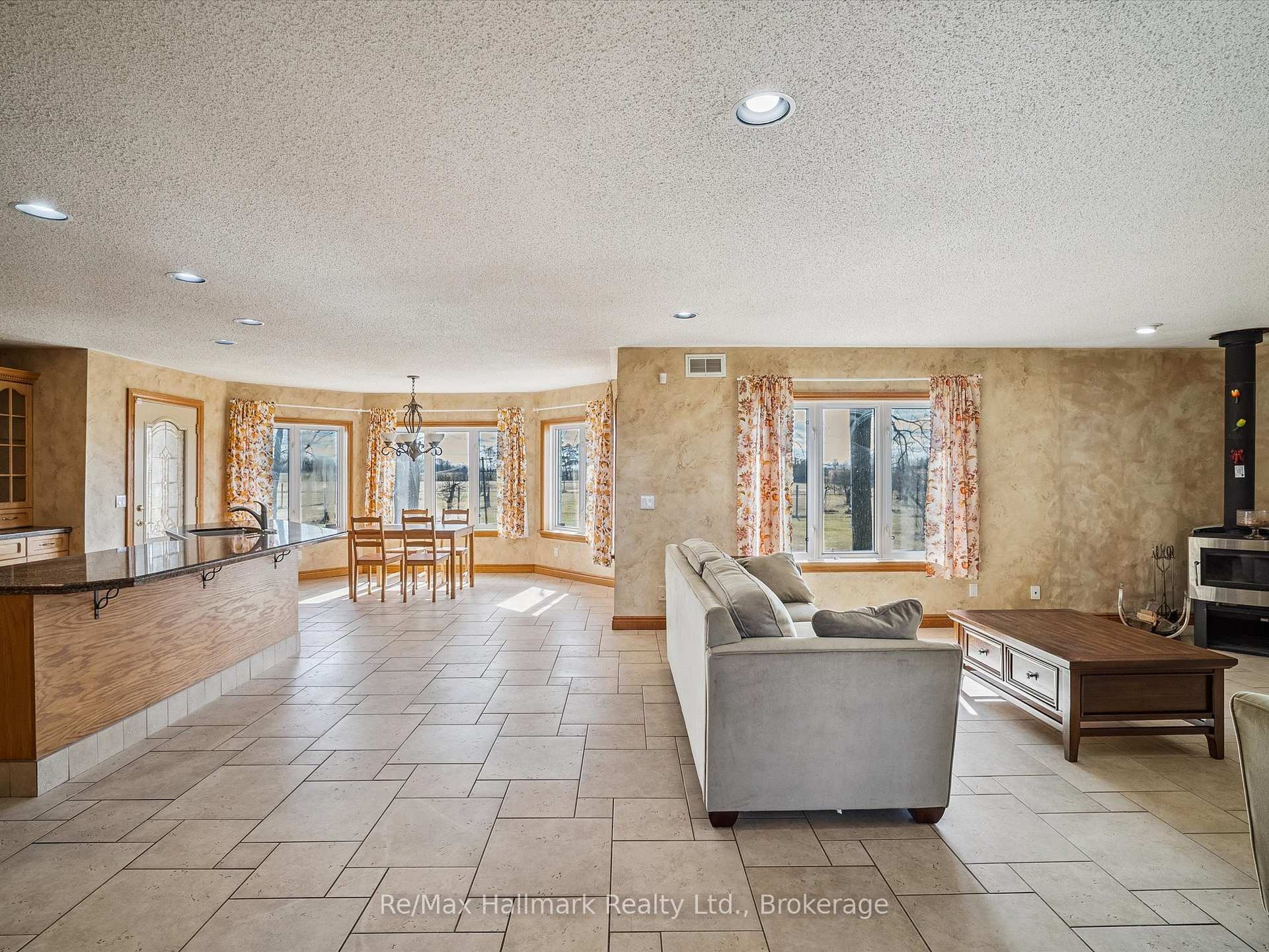 Photo 17 of 232 Eighth Road E, Hamilton, Rural Stoney Creek — HOMEH