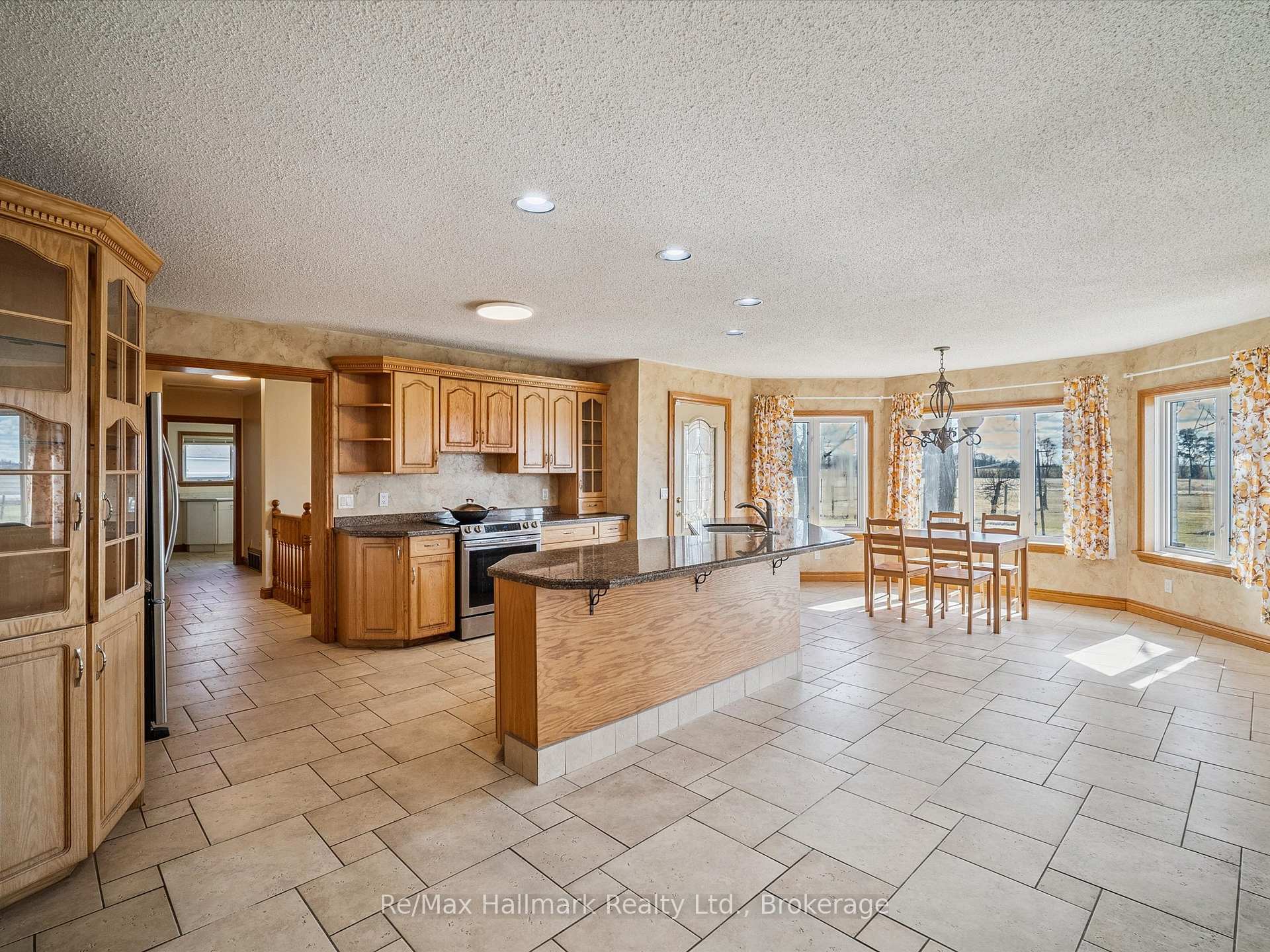 Photo 18 of 232 Eighth Road E, Hamilton, Rural Stoney Creek — HOMEH