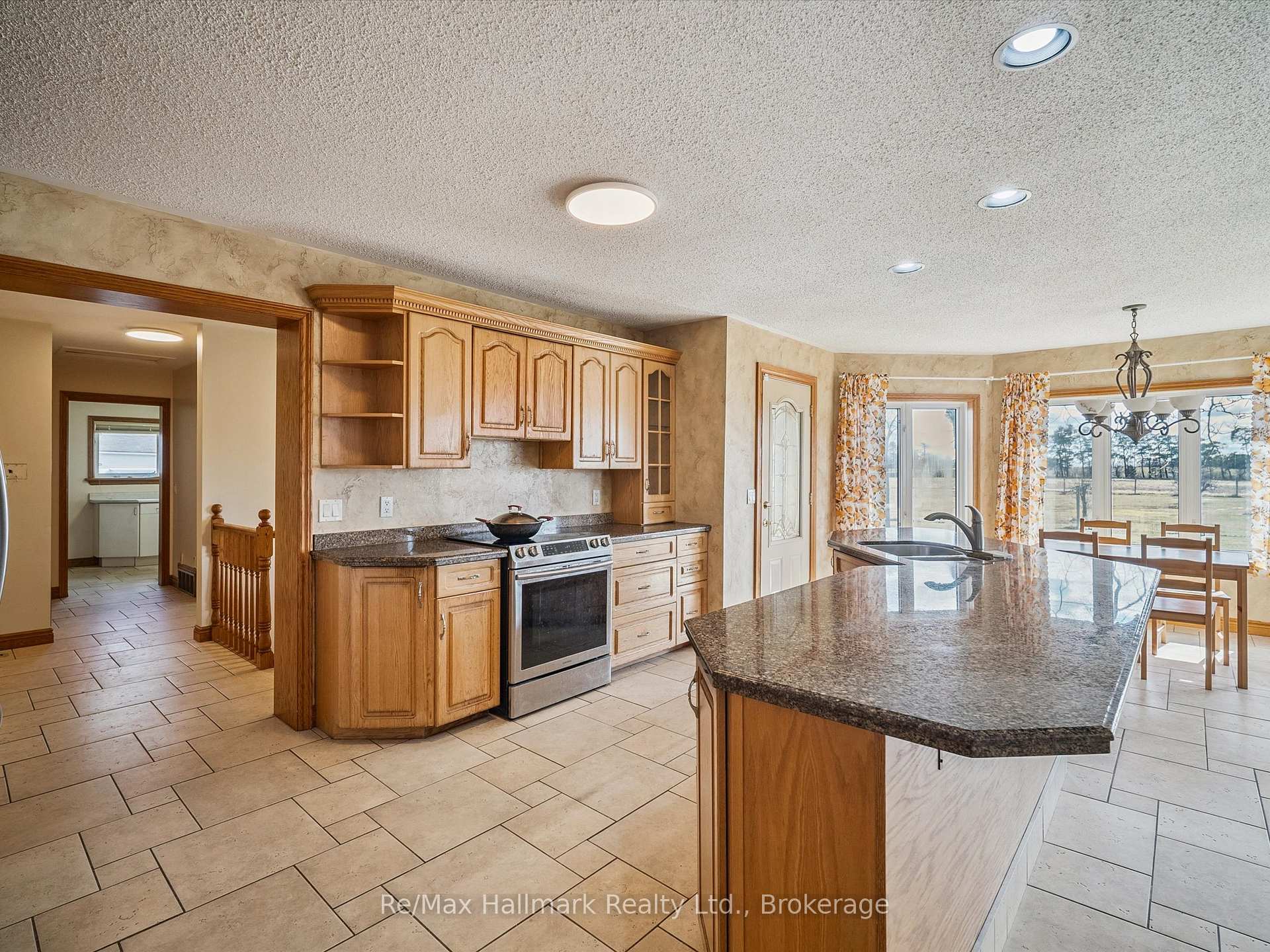 Photo 19 of 232 Eighth Road E, Hamilton, Rural Stoney Creek — HOMEH