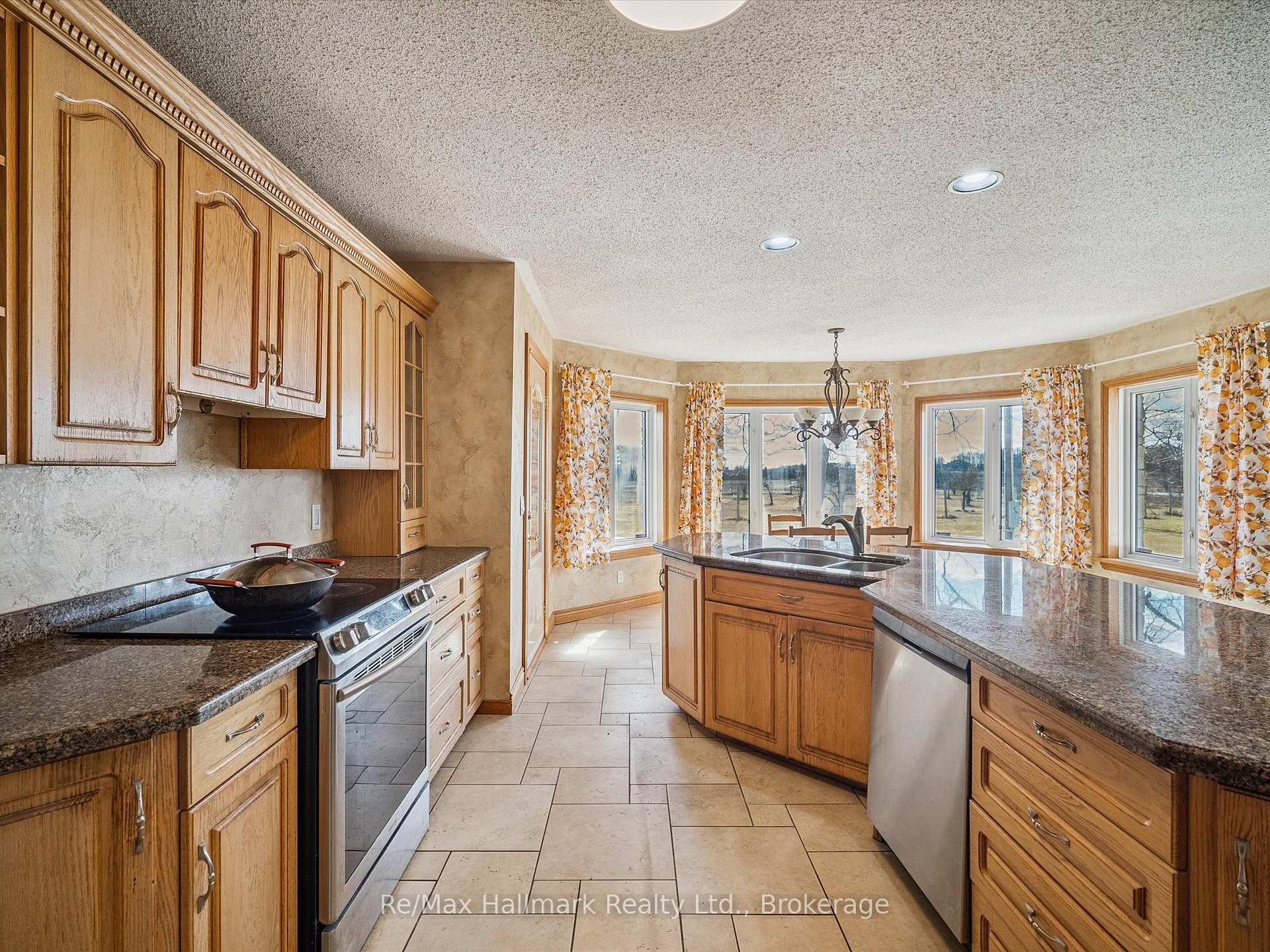 Photo 20 of 232 Eighth Road E, Hamilton, Rural Stoney Creek — HOMEH