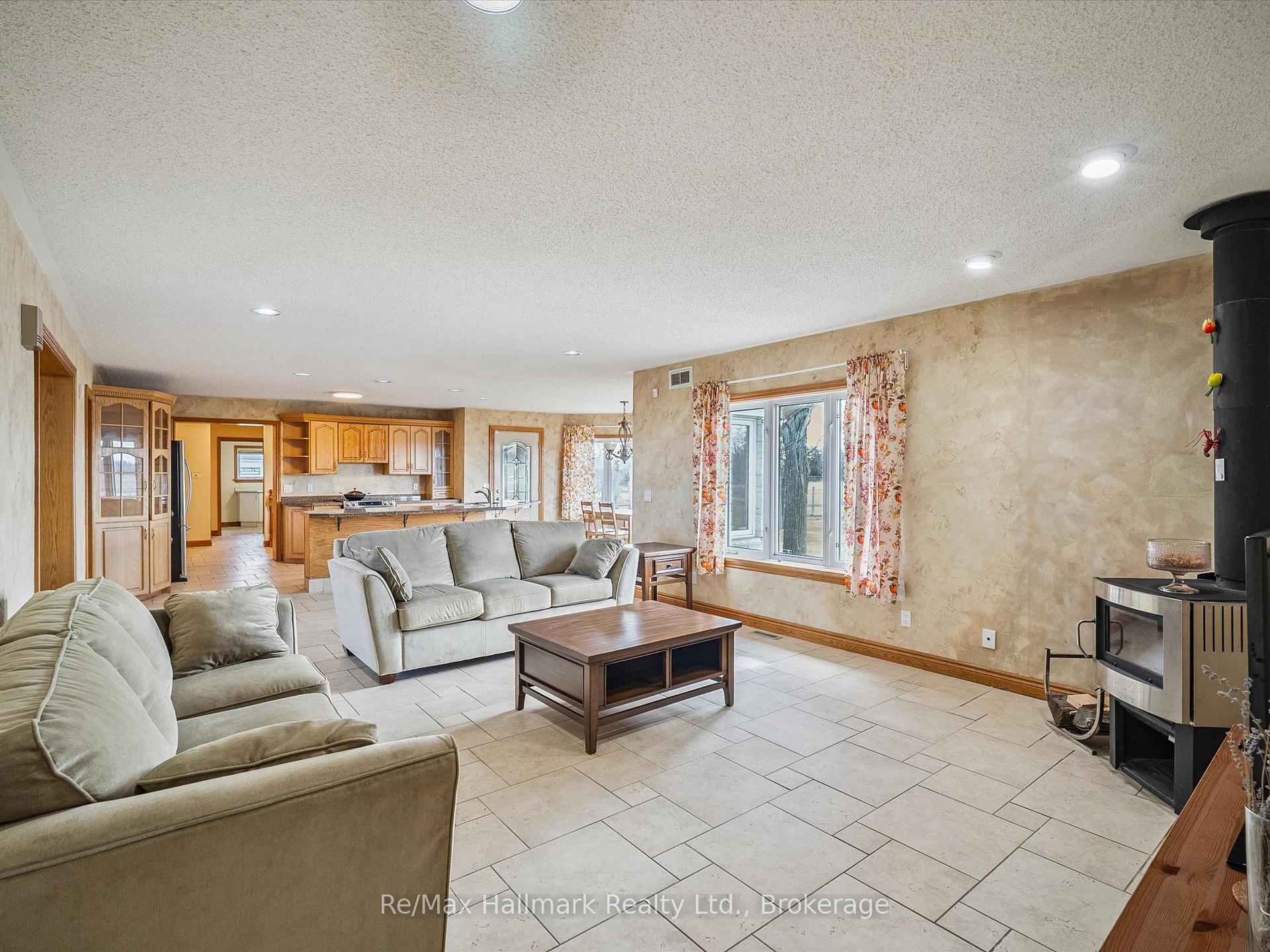 Photo 21 of 232 Eighth Road E, Hamilton, Rural Stoney Creek — HOMEH