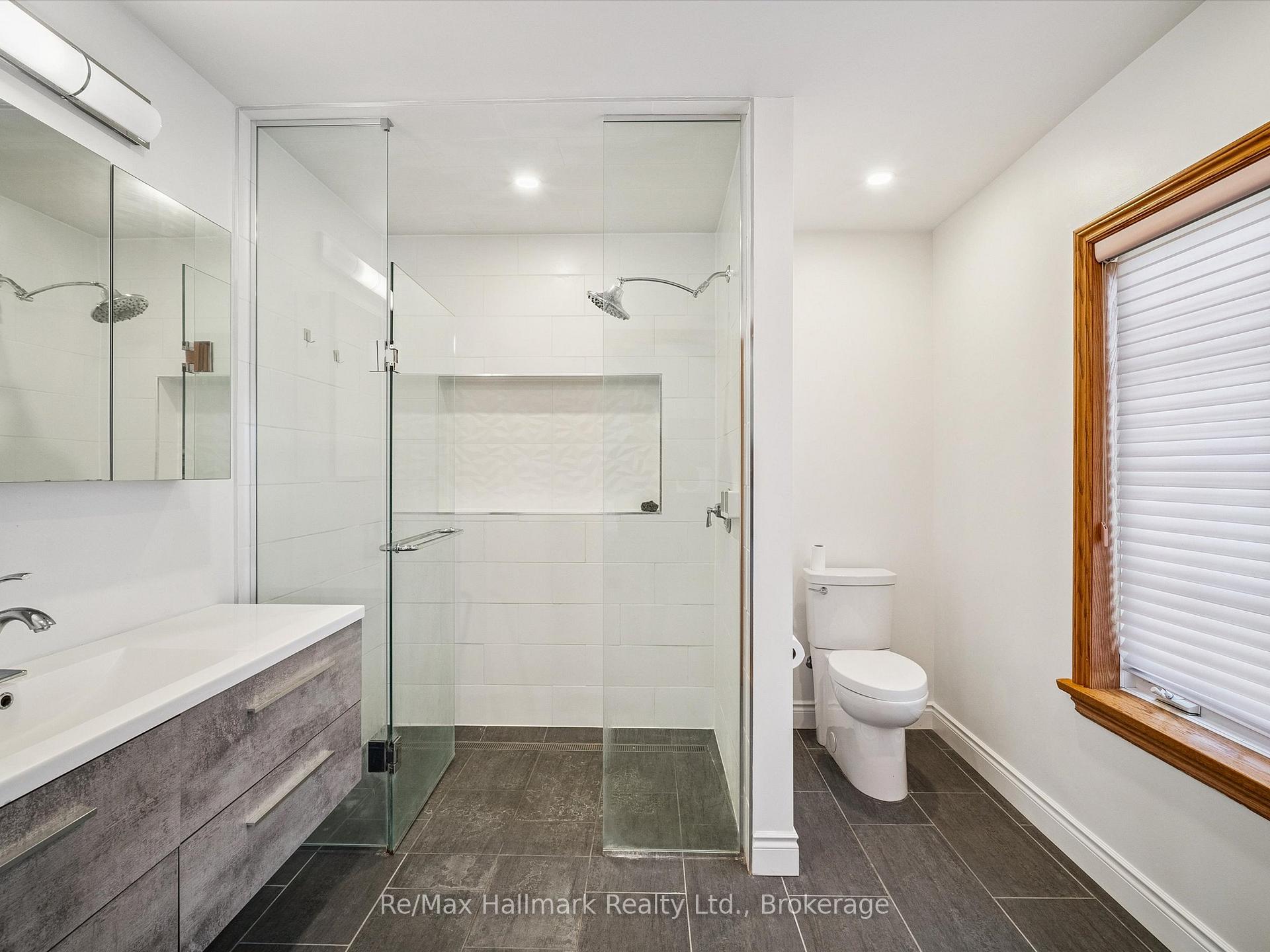 Photo 23 of 232 Eighth Road E, Hamilton, Rural Stoney Creek — HOMEH