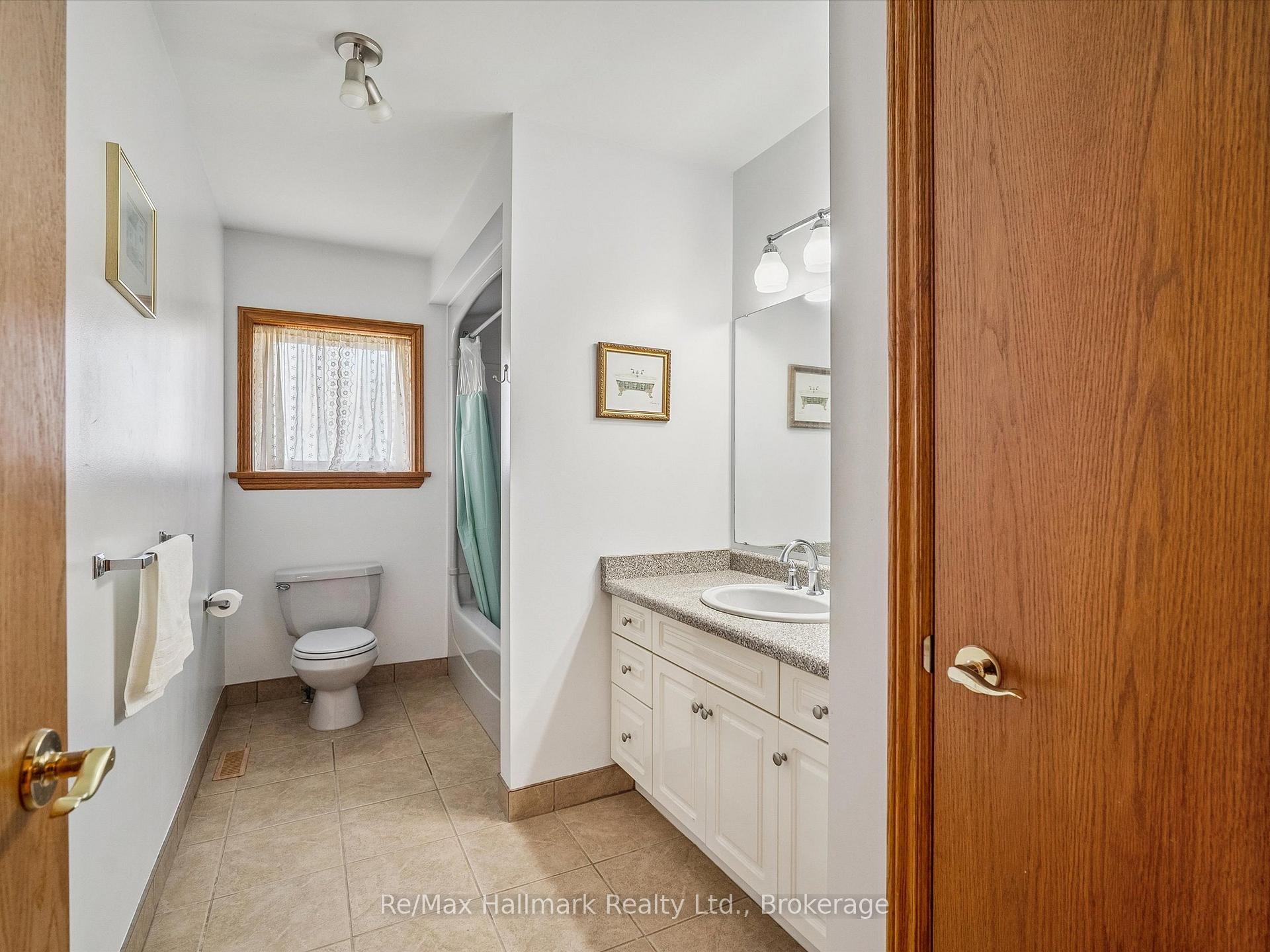 Photo 29 of 232 Eighth Road E, Hamilton, Rural Stoney Creek — HOMEH