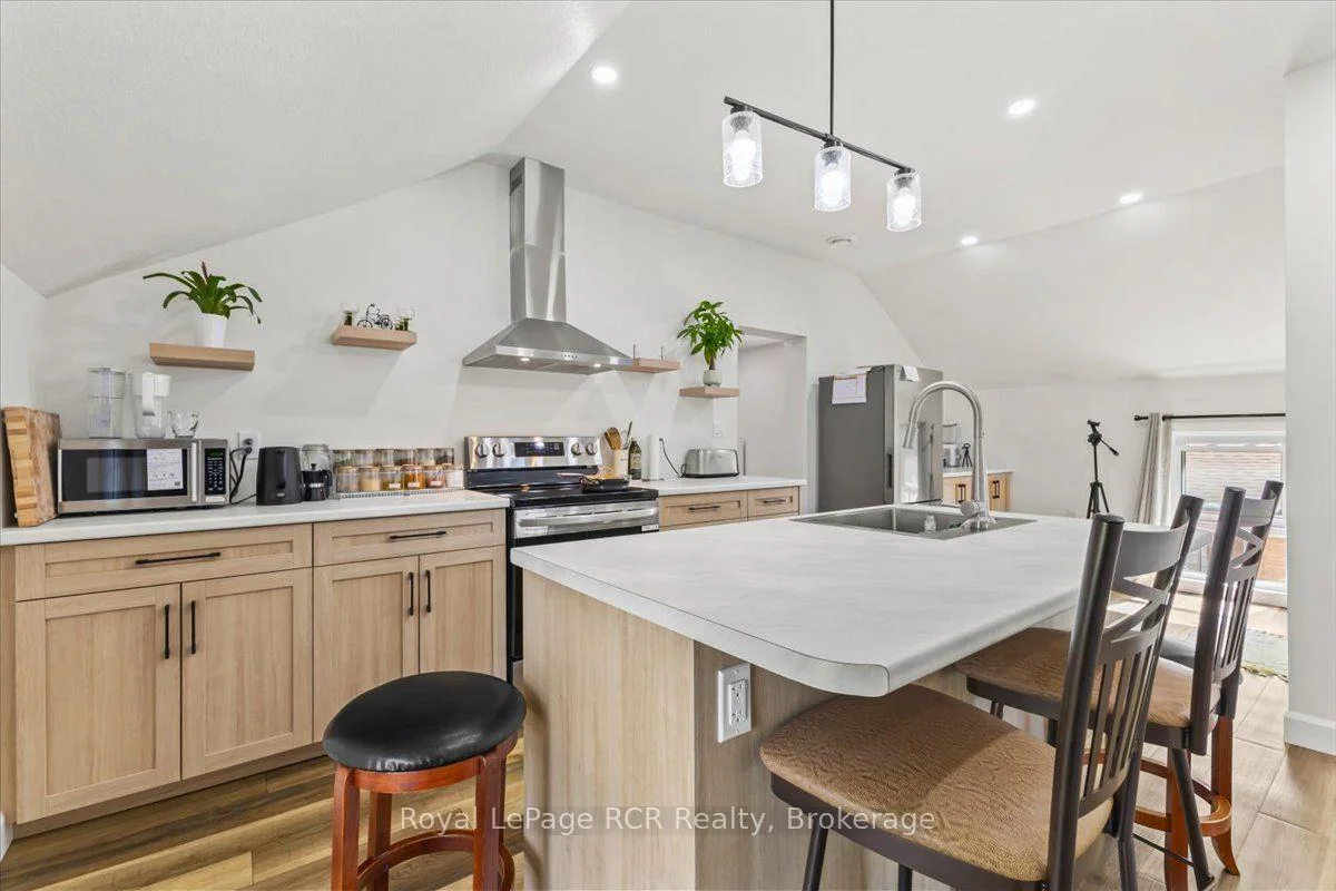 Photo 24 of 210 Colborne Street S, Brockton — HOMEH
