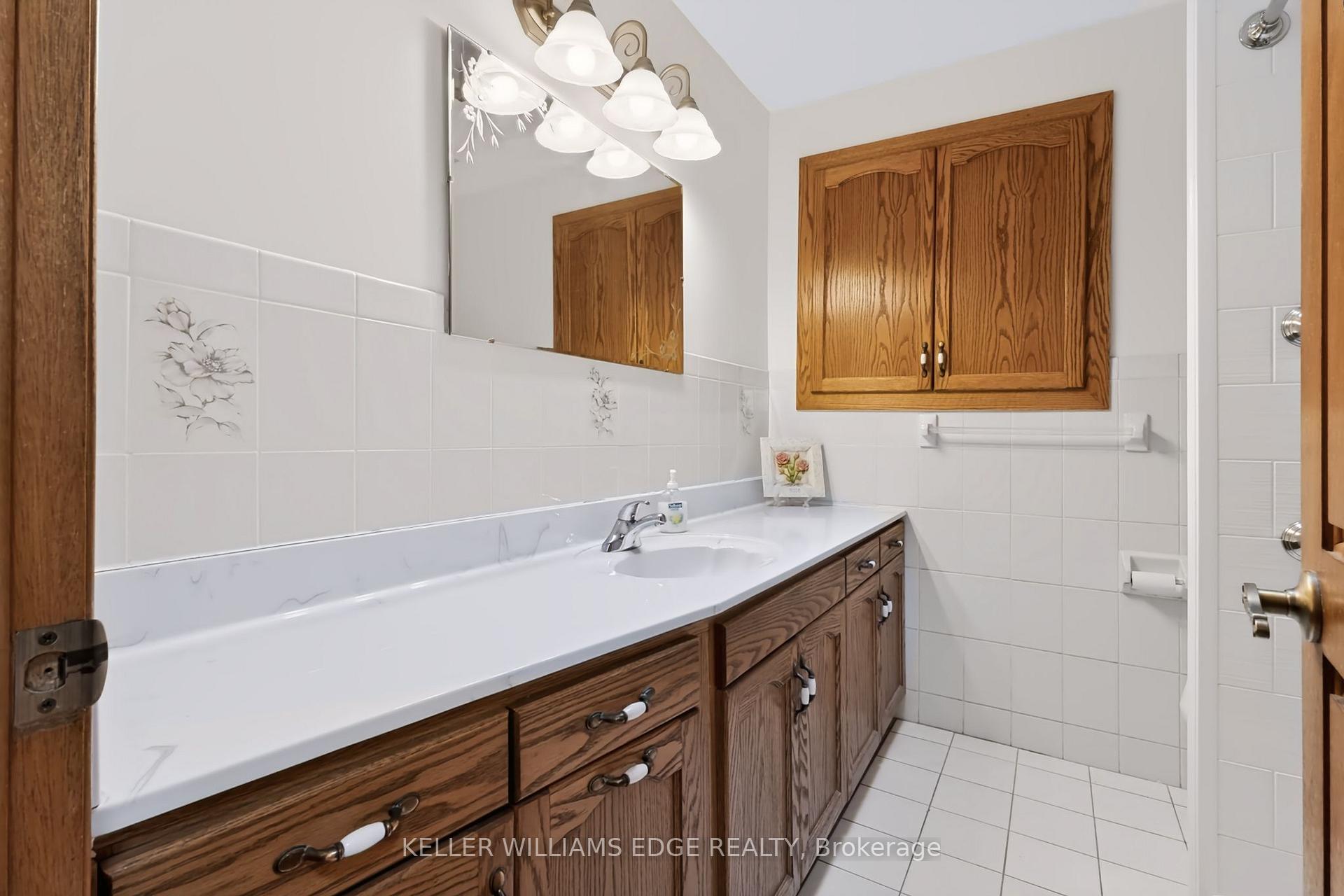Photo 11 of 261 Carla Avenue, Hamilton, Stoney Creek — HOMEH