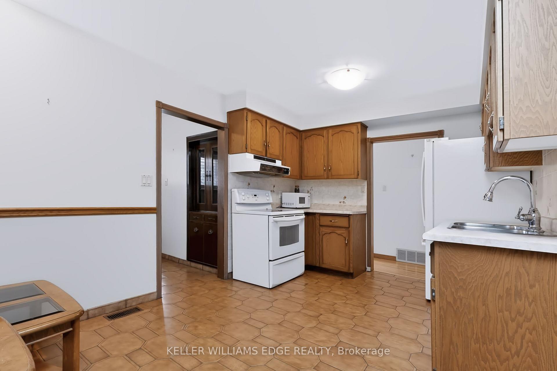 Photo 14 of 261 Carla Avenue, Hamilton, Stoney Creek — HOMEH