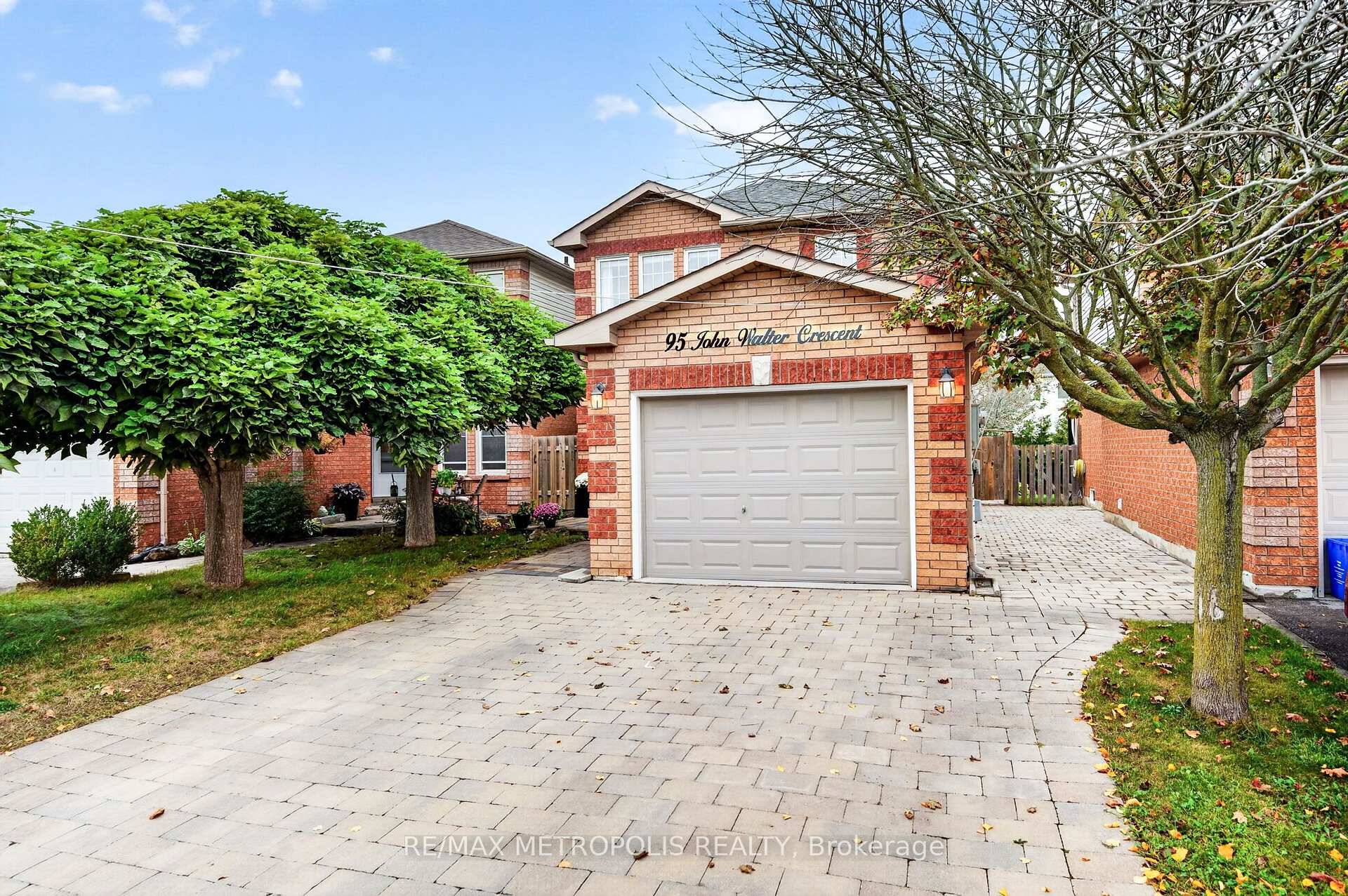 Photo 2 of 95 John Walter Crescent, Clarington, Courtice — HOMEH