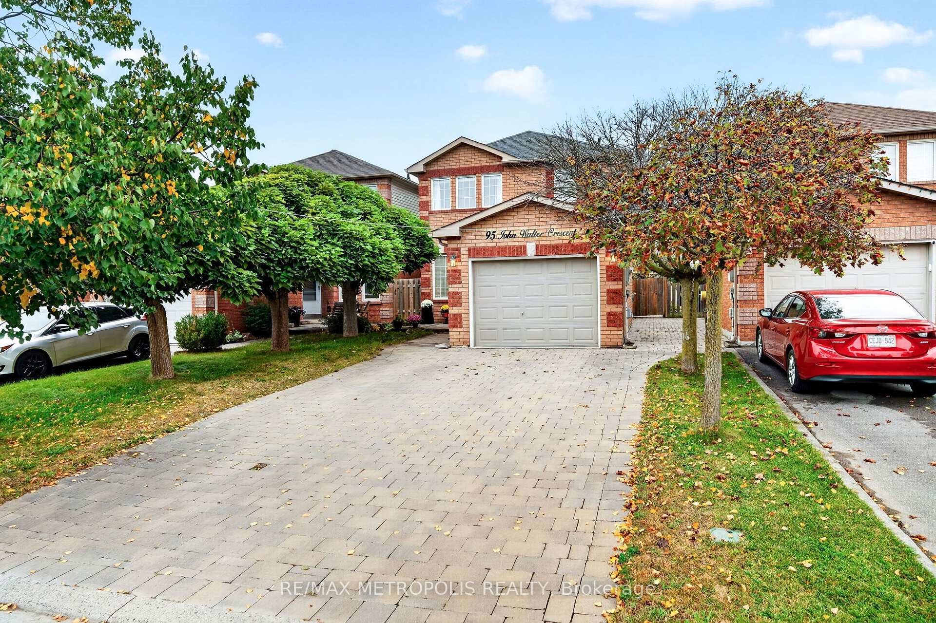 Photo 3 of 95 John Walter Crescent, Clarington, Courtice — HOMEH