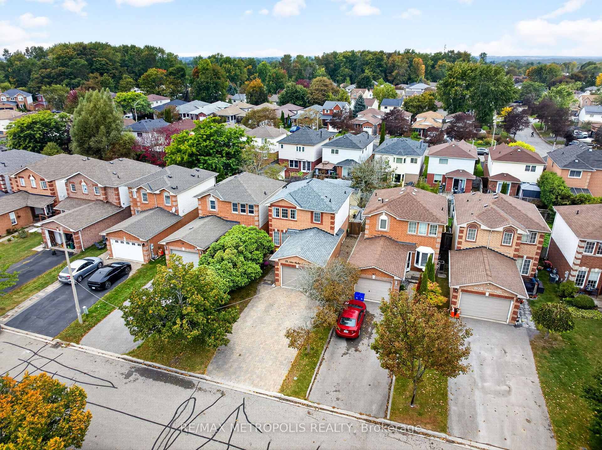 Photo 6 of 95 John Walter Crescent, Clarington, Courtice — HOMEH