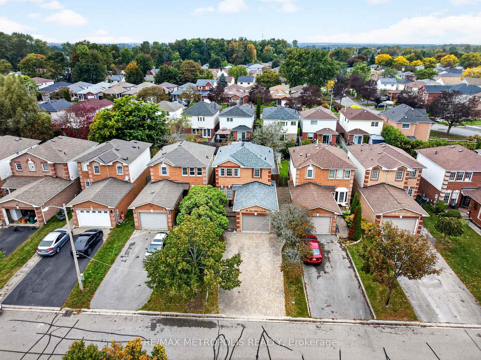 Photo 7 of 95 John Walter Crescent, Clarington, Courtice — HOMEH